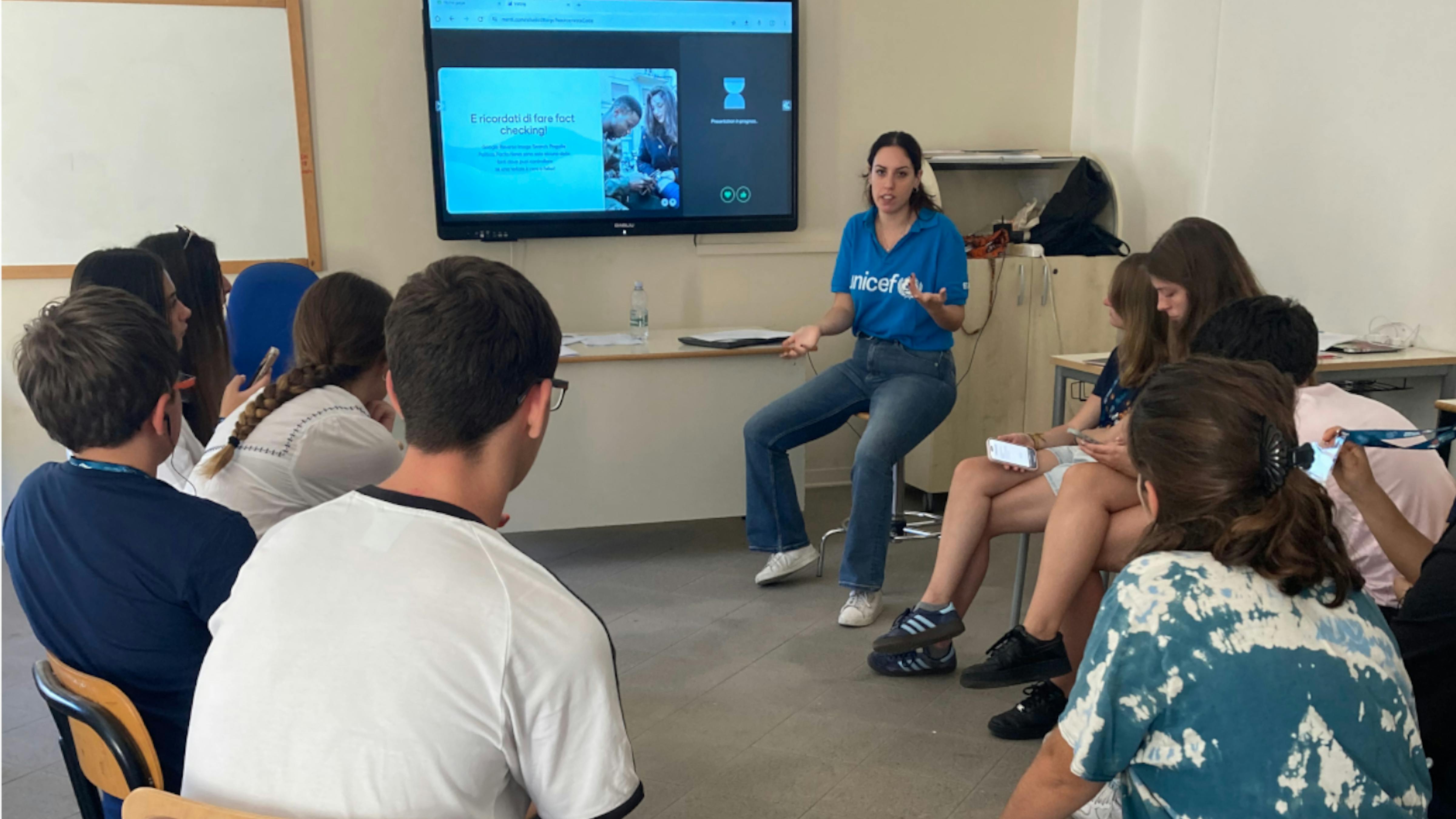 Ieri e oggi grande partecipazione degli studenti ai laboratori UNICEF a Lampedusa su come riconoscere e contrastare le fake news sulla migrazione