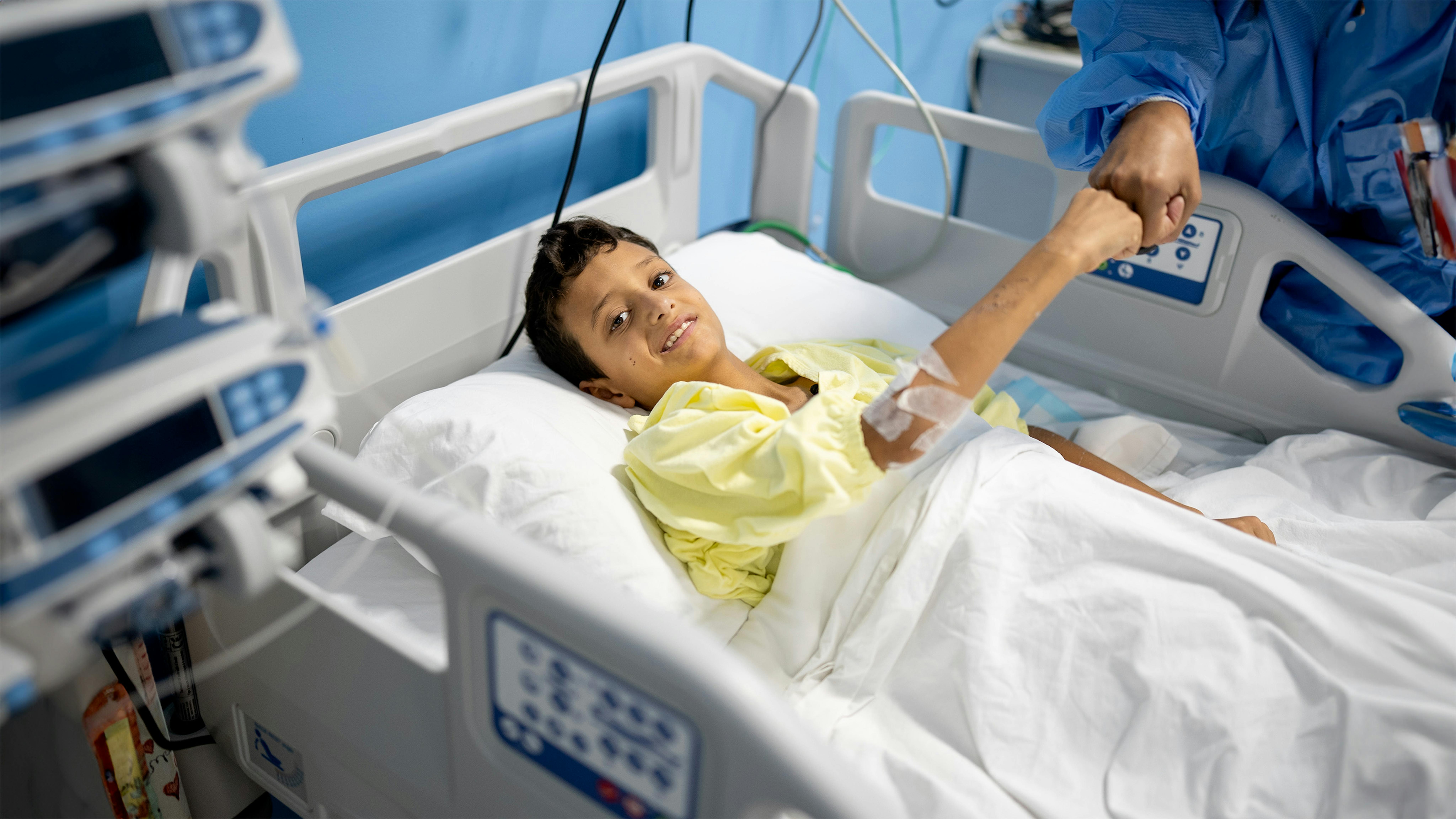 Libano - Amir, 8 anni, è rimasto ferito lunedì 23 nel Libano meridionale e ora si sta riprendendo in uno degli ospedali pubblici di Beirut.
