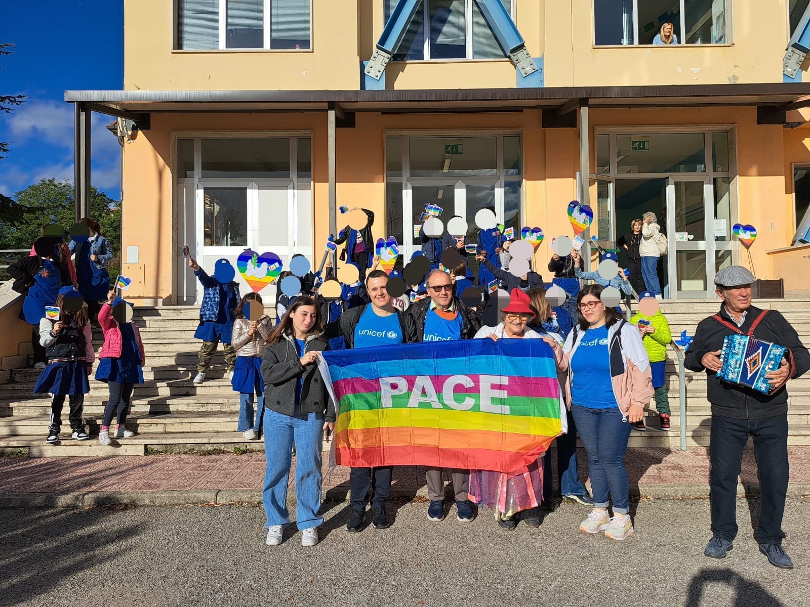La Marcia per la pace delle scuole Albini, Stigliani, Rodari e Leopardi dell’Istituto Comprensivo “ Don Milani-Leopardi” di Potenza.