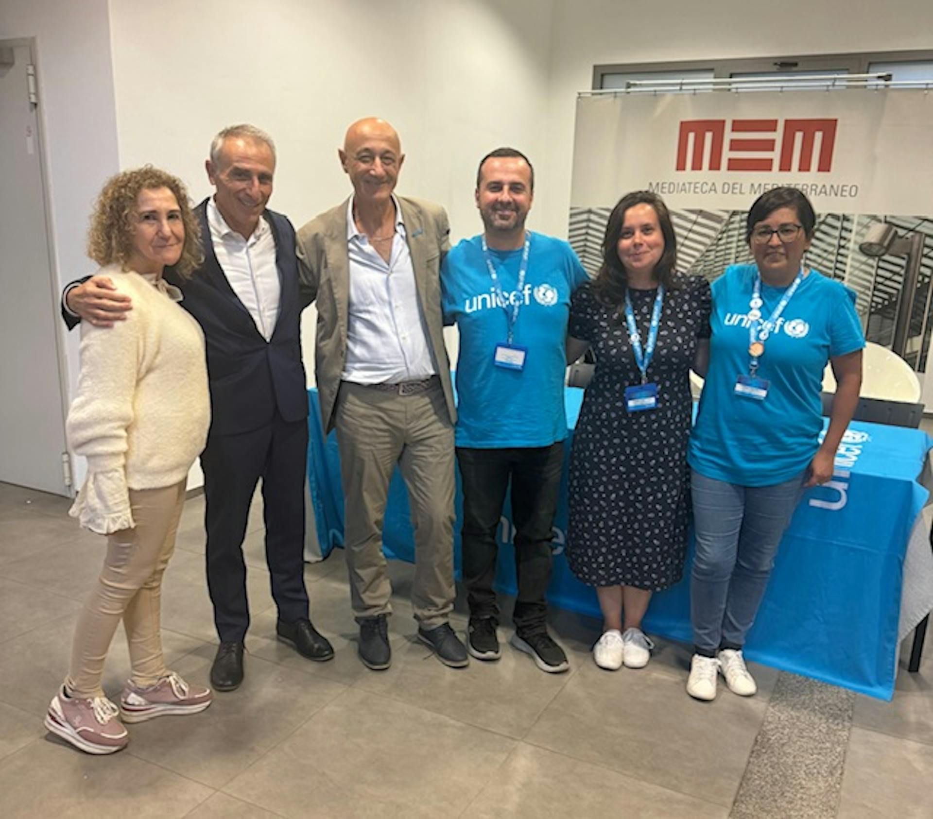 L'autore Giorgio La Spisa con il Presidente  Paolo Ligas e i volontari  Anna Puggioni, Claudia Vanni, Michela Lotto e Simone Leinardi