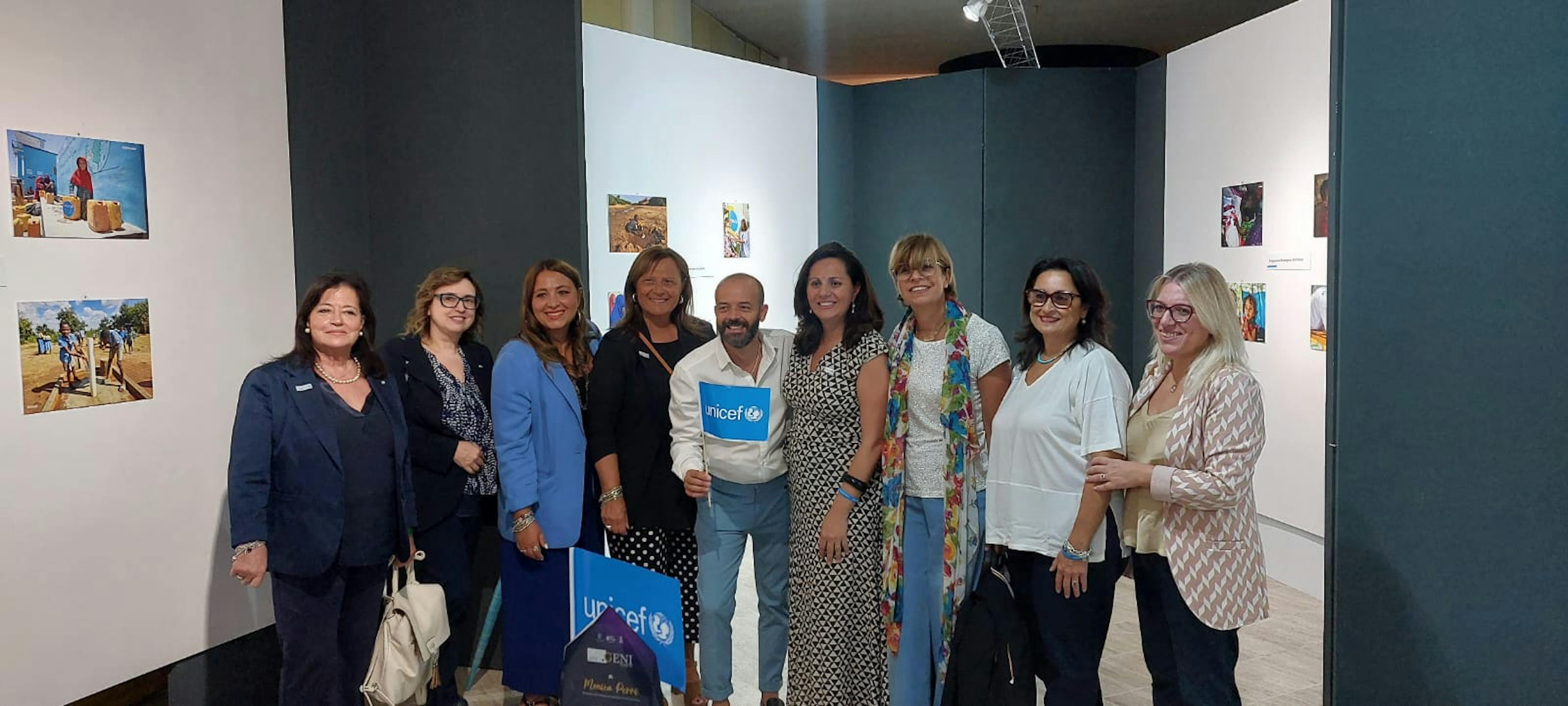 volontari UNICEF alla mostra fotografica