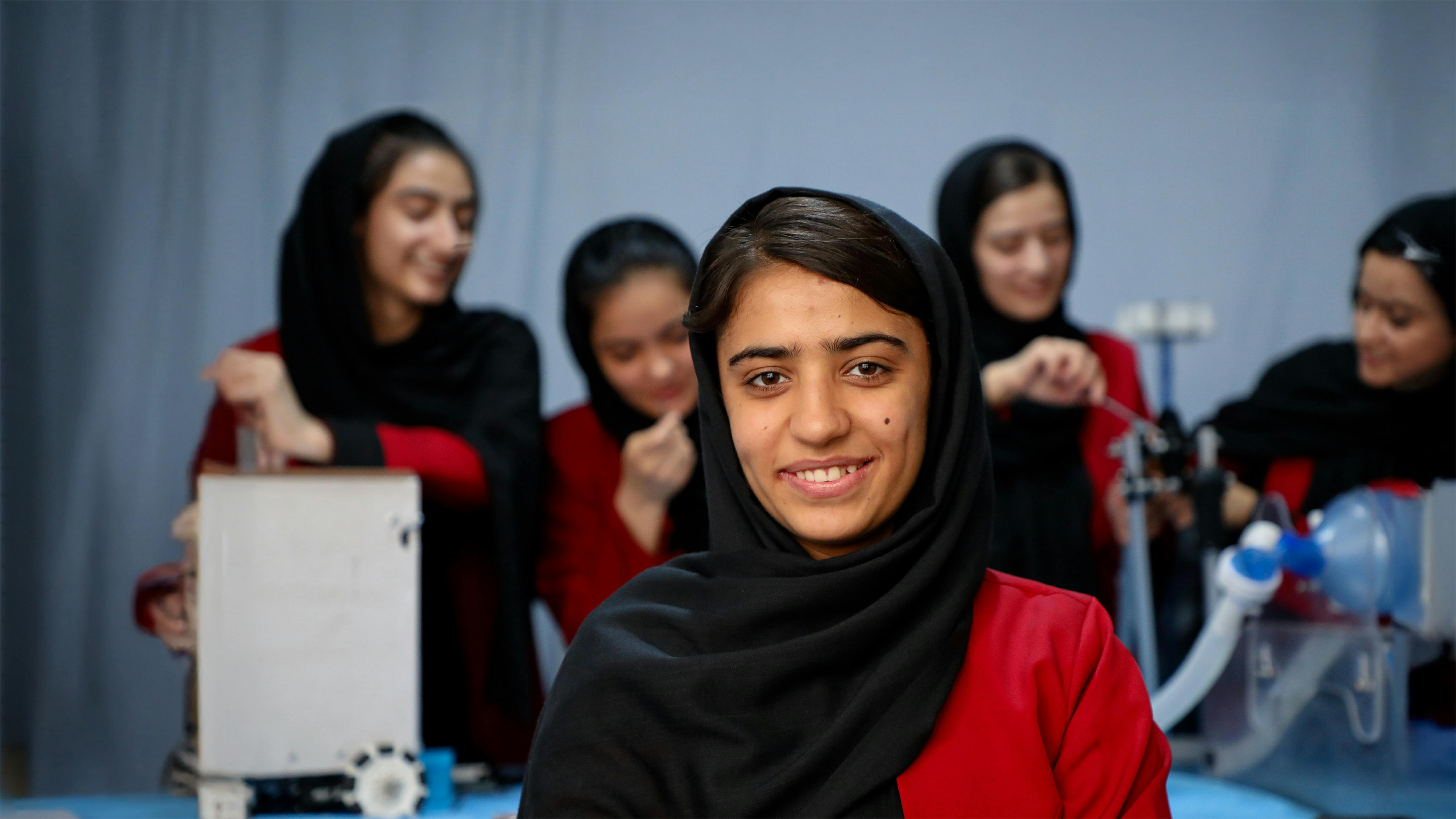 Afghanistan, Somaya Faruqi, 17 anni, leader del team di robotica femminile 