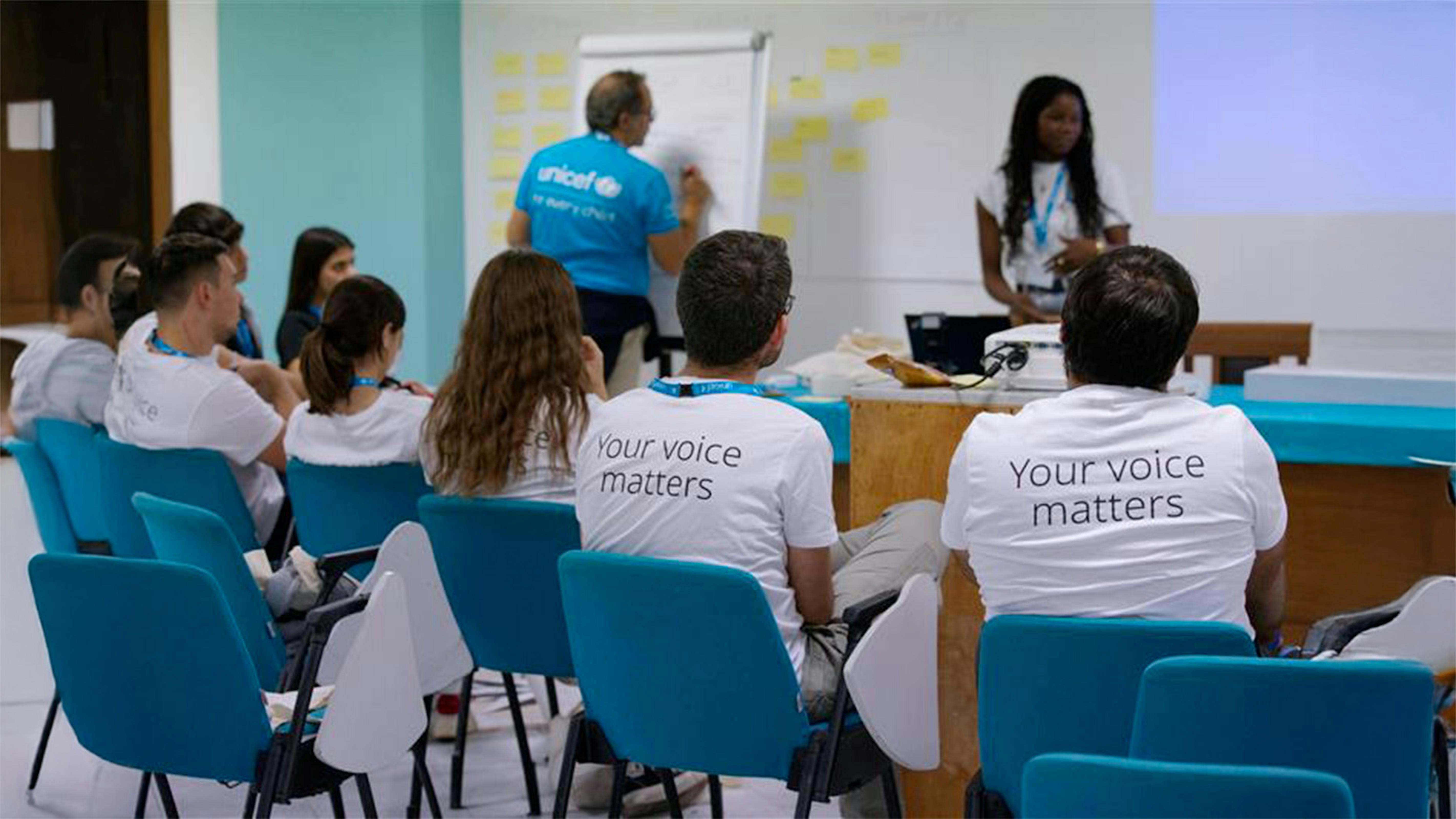Alcuni volontari partecipano al workshop di Raccolta Fondi
