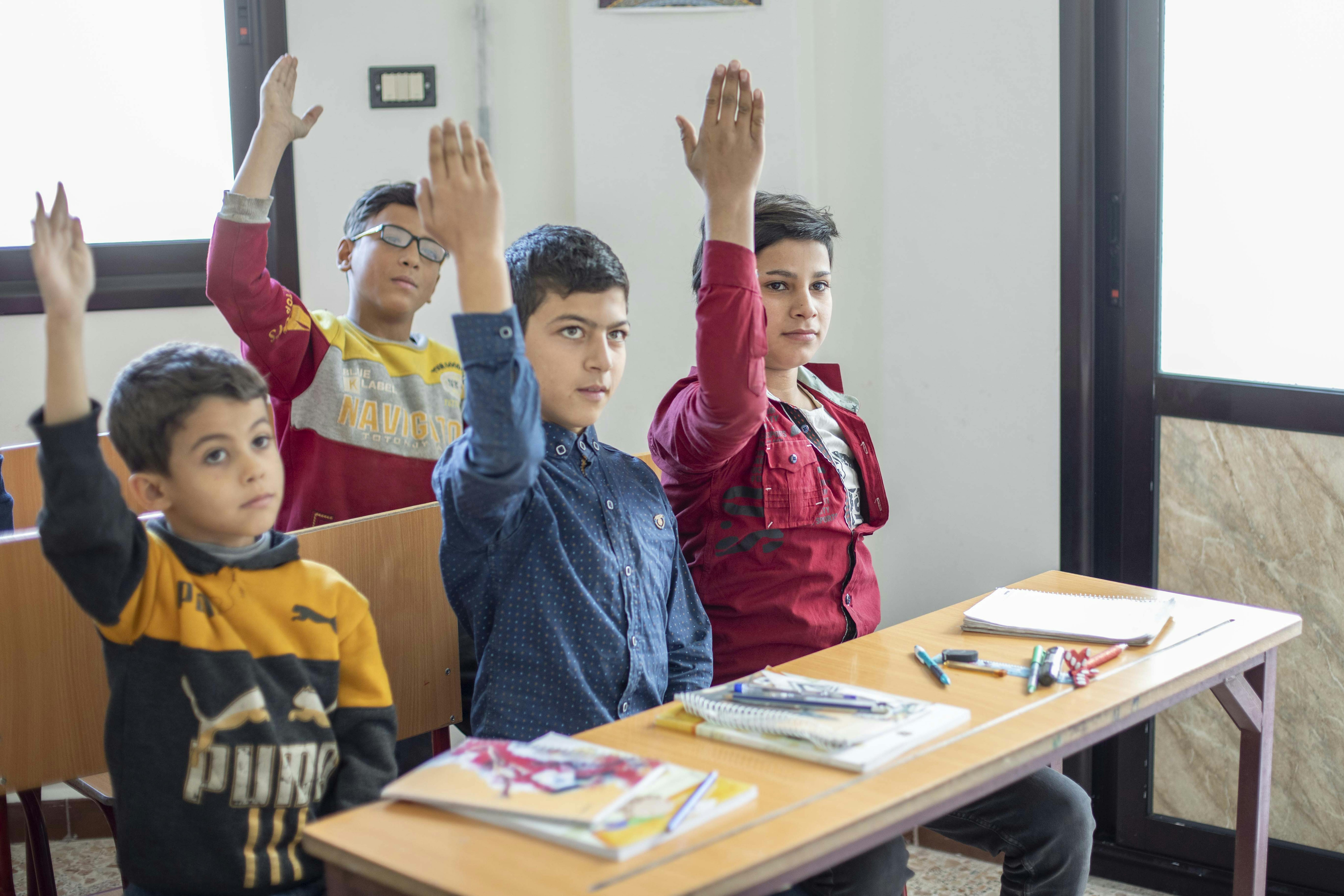 Yousef partecipa a una lezione di gruppo presso il centro di autoapprendimento supportato dall'UNICEF nella città di Saqba, Damasco rurale, Siria