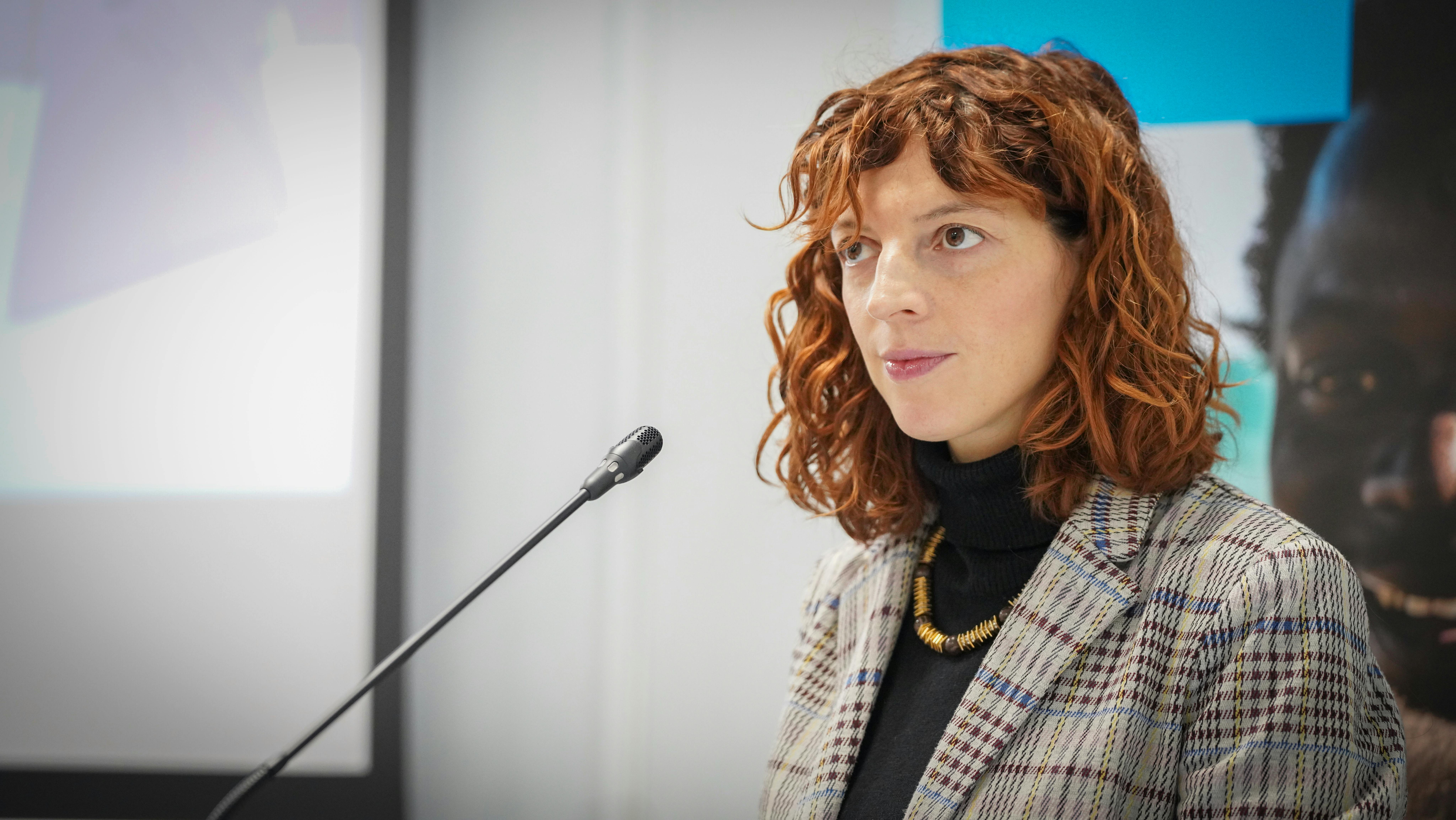 Donata Columbro, giornalista e data analyst. Ha moderato l’incontro a partire dai suoi studi sulla correlazione tra dati e discriminazione.