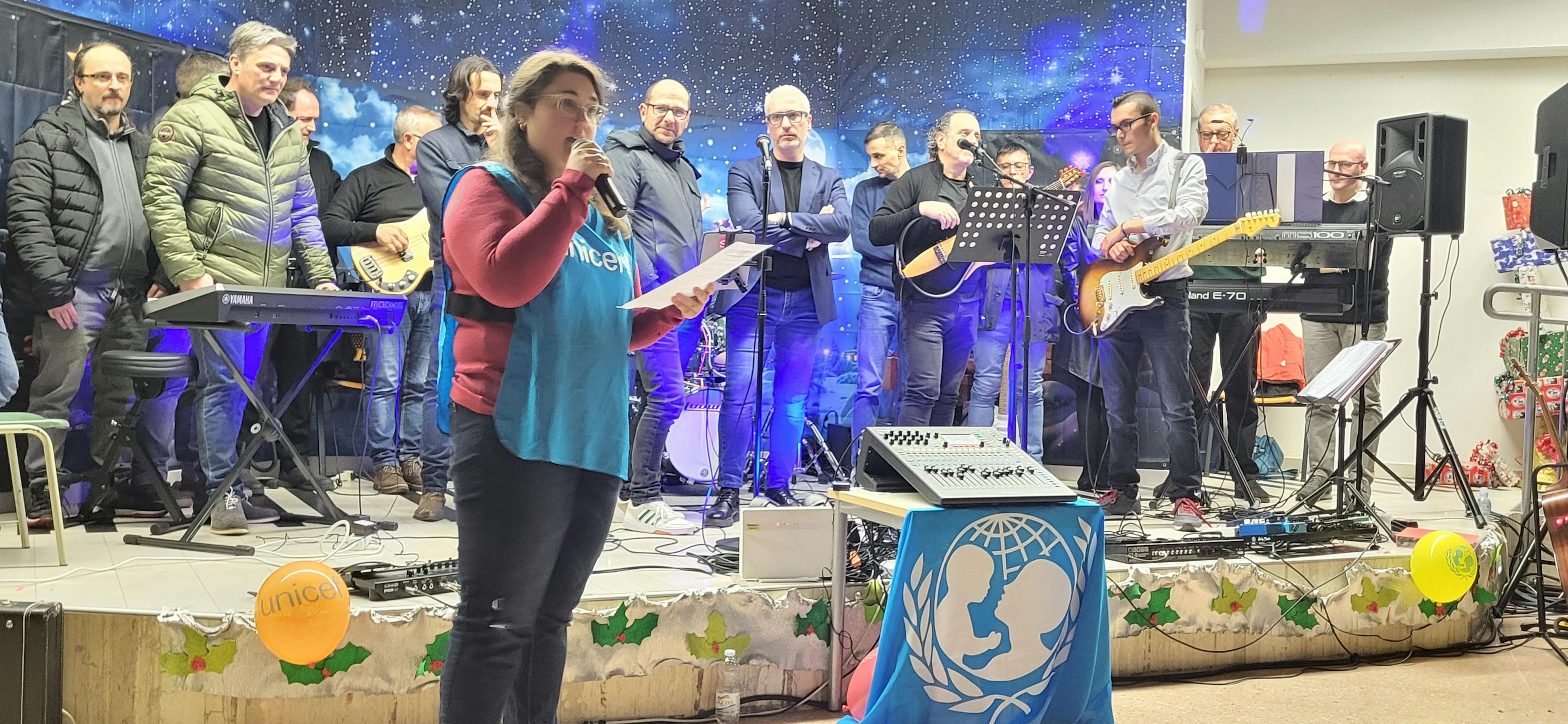 Letizia Faraone di younicef al concerto a Baragiano pro-UNICEF