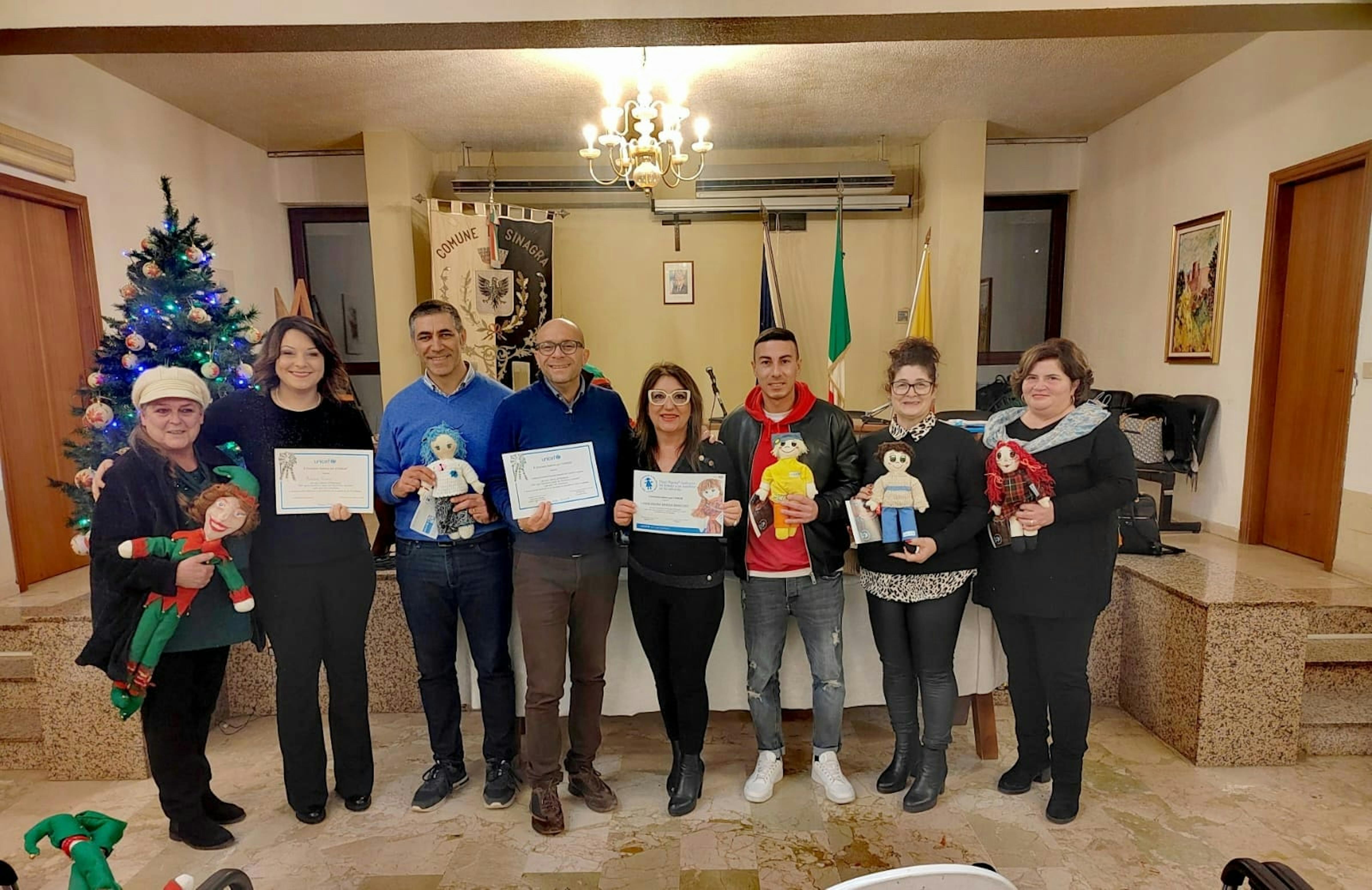 L'amministrazione Comunale consegna pigotte ai nuovi nati e attestati UNICEF, alle mamme delle pigotte