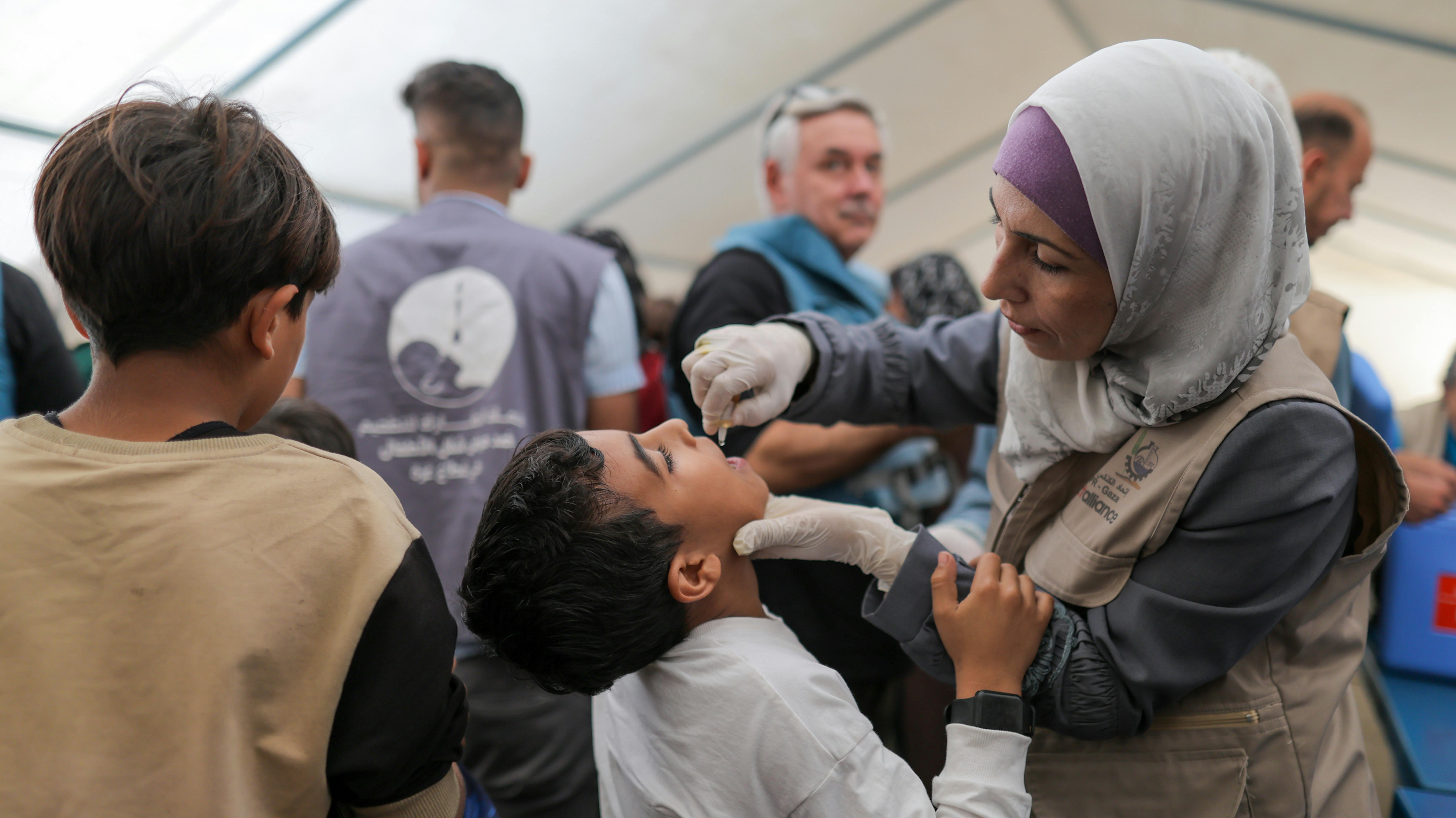 Stato di Palestina - Nonostante le condizioni estremamente dure, nel nord della Striscia di Gaza è ripresa la campagna di vaccinazione contro la poliomielite, condotta dal Ministero della Salute palestinese, dall'UNICEF, dall'OMS, dall'UNRWA e dai partner.
