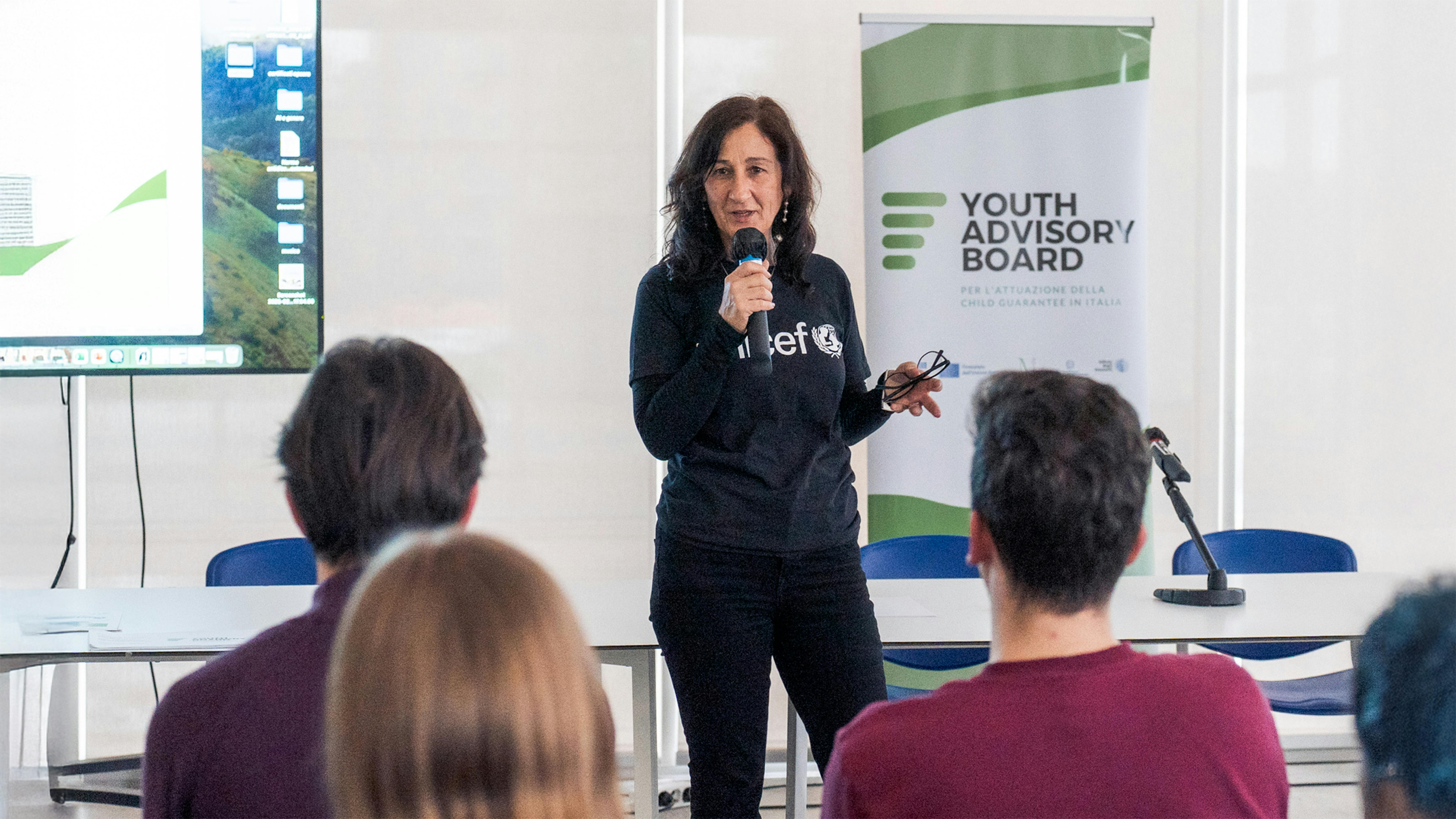 Maddalena Grechi, Youth Engagement and Advocacy Expert dell'UNICEF ECARO in Italia durante uno dei momenti con i ragazzi