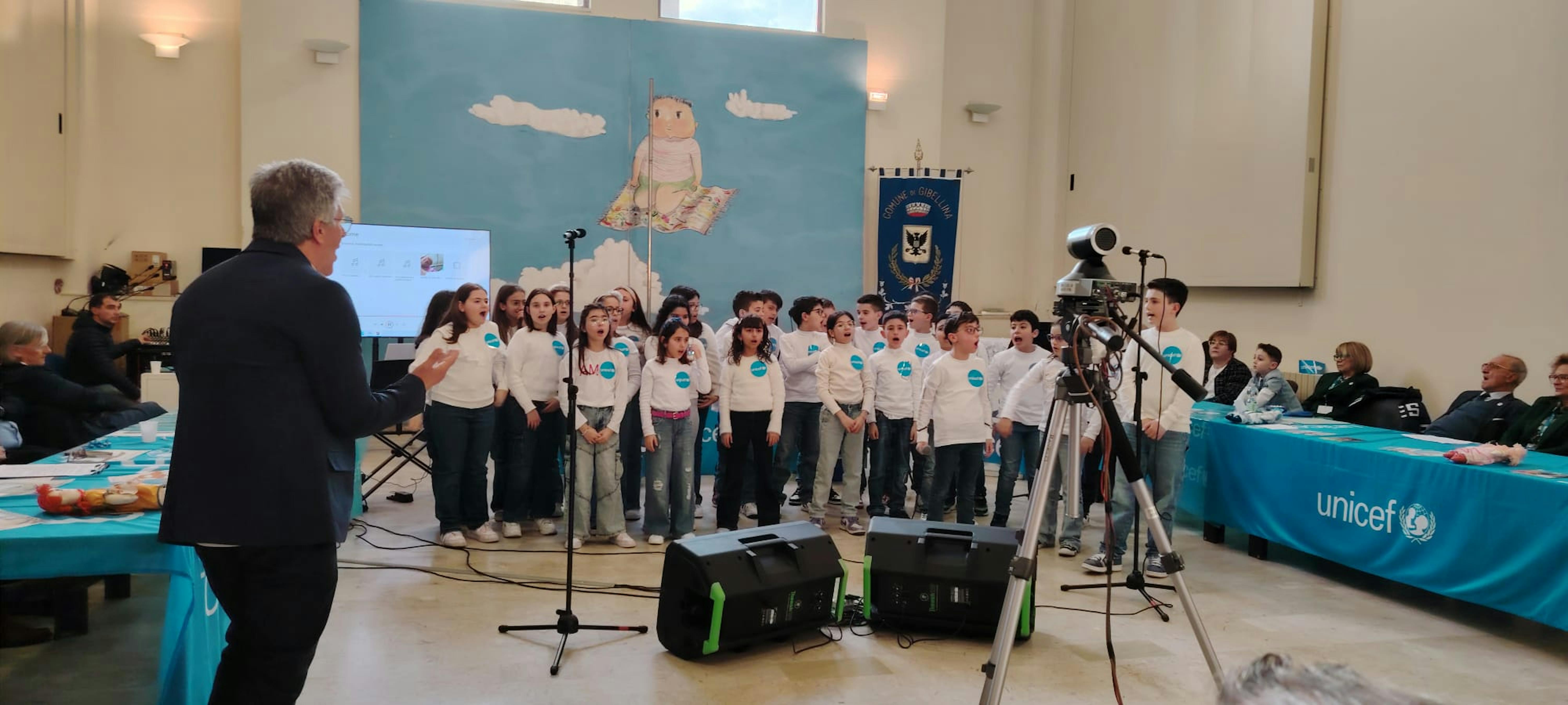 Il coro della scuola San Francesco di Gibellina