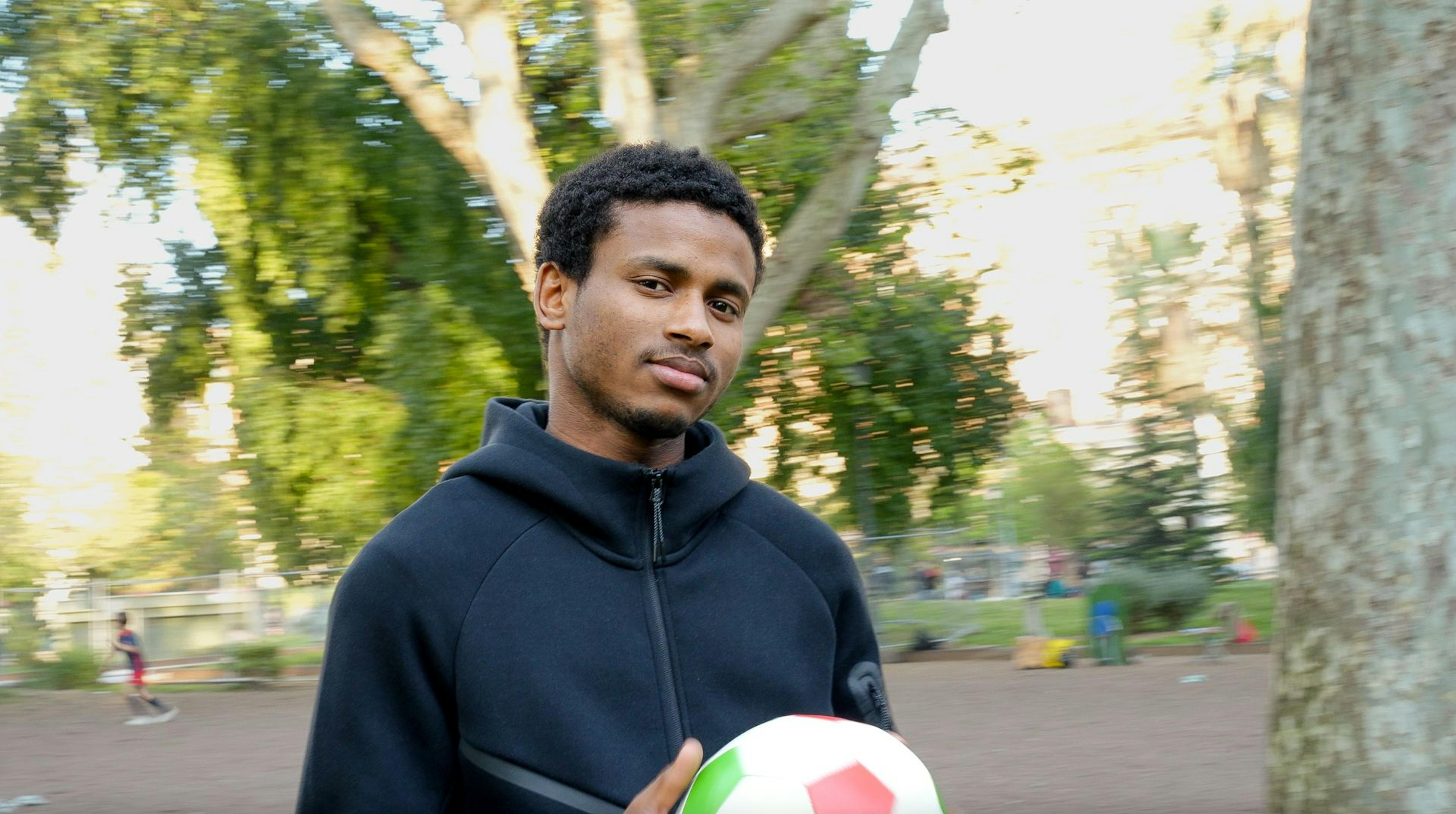 Siradio stringe il pallone