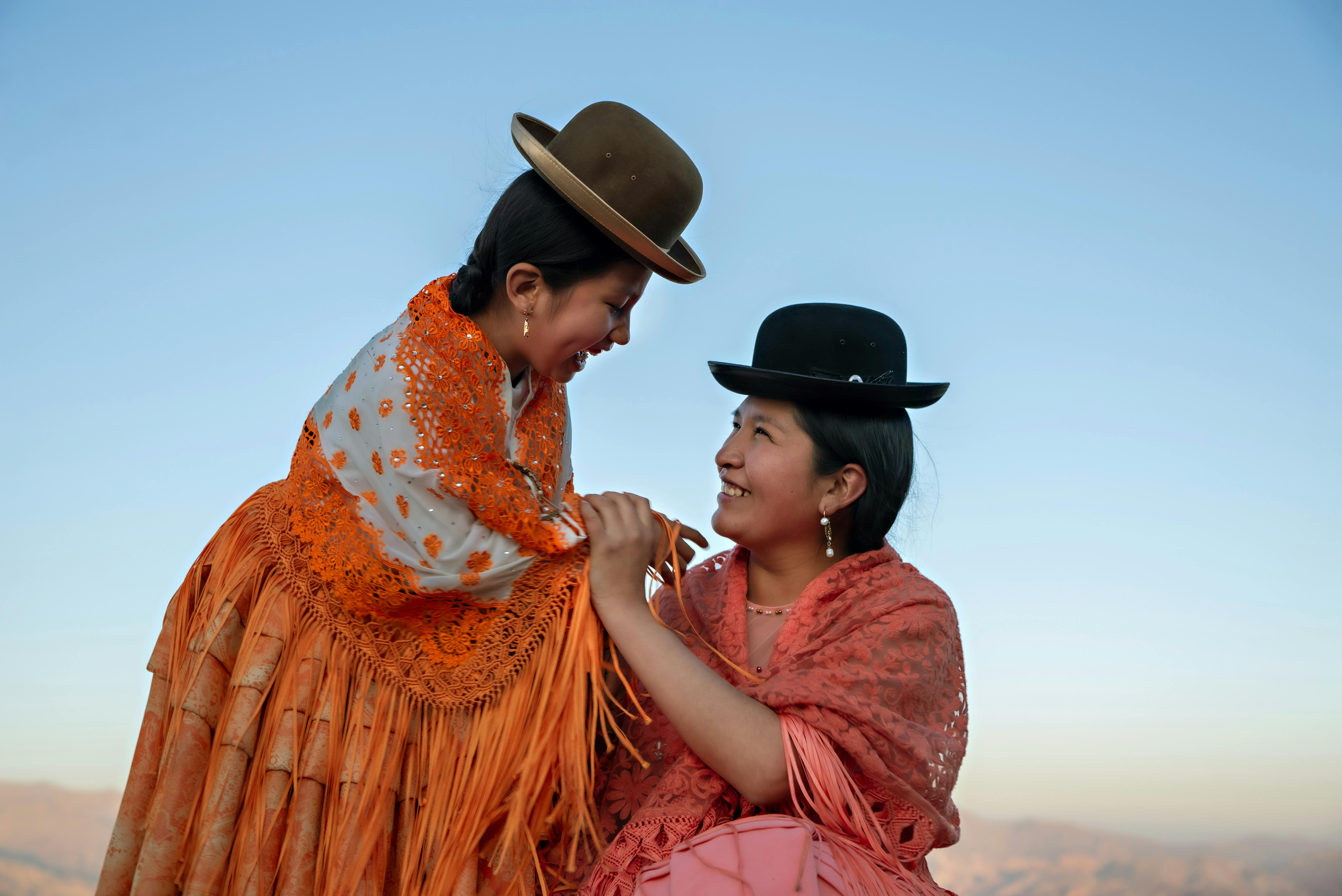 Sandra, madre di Nathaly. Al confine settentrionale di La Paz, in Bolivia, molte donne affrontano la sfida di crescere da sole i propri figli, in un ambiente caratterizzato da difficoltà economiche e tradizioni patriarcali.