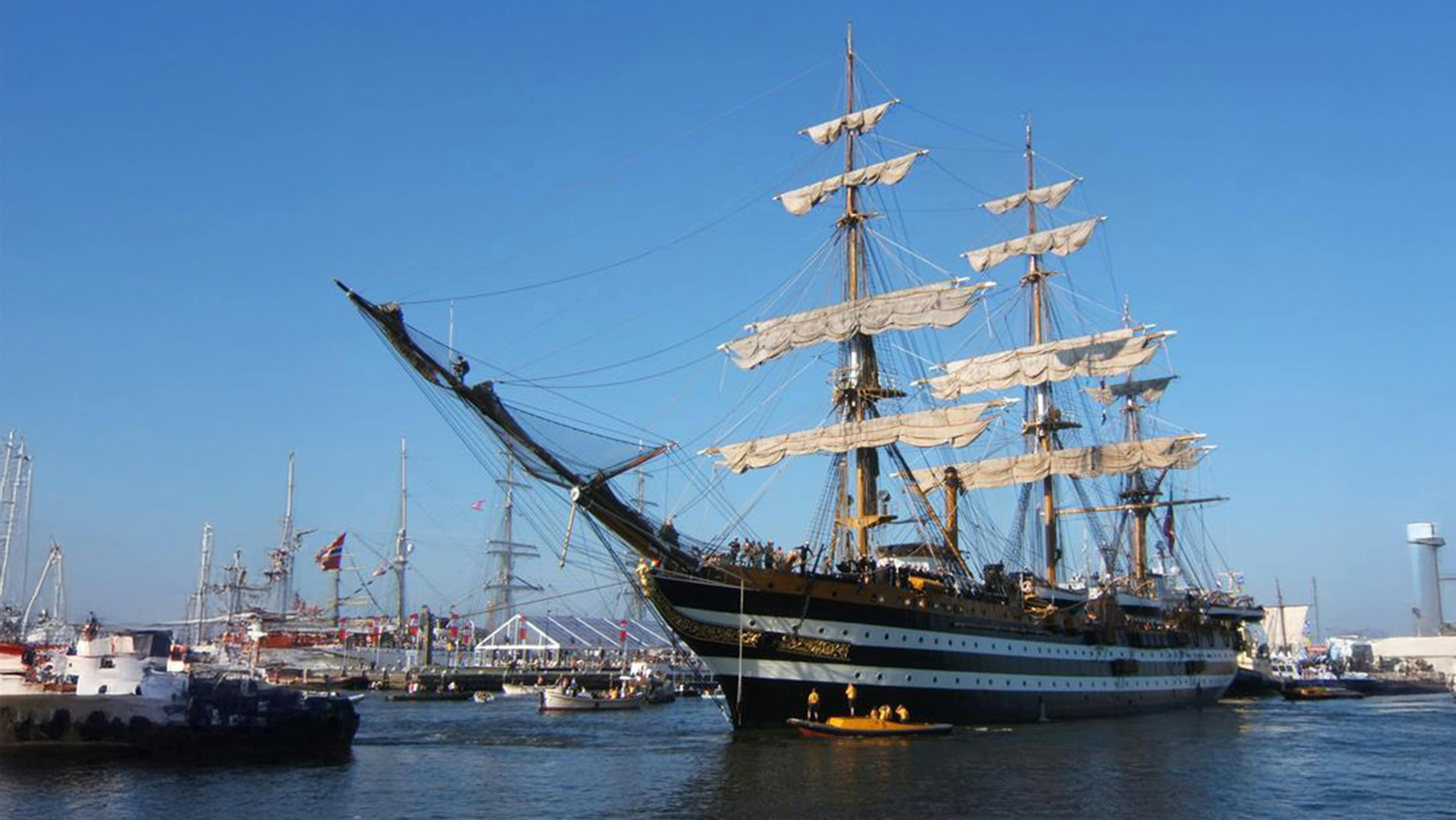 La nave scuola Amerigo Vespucci