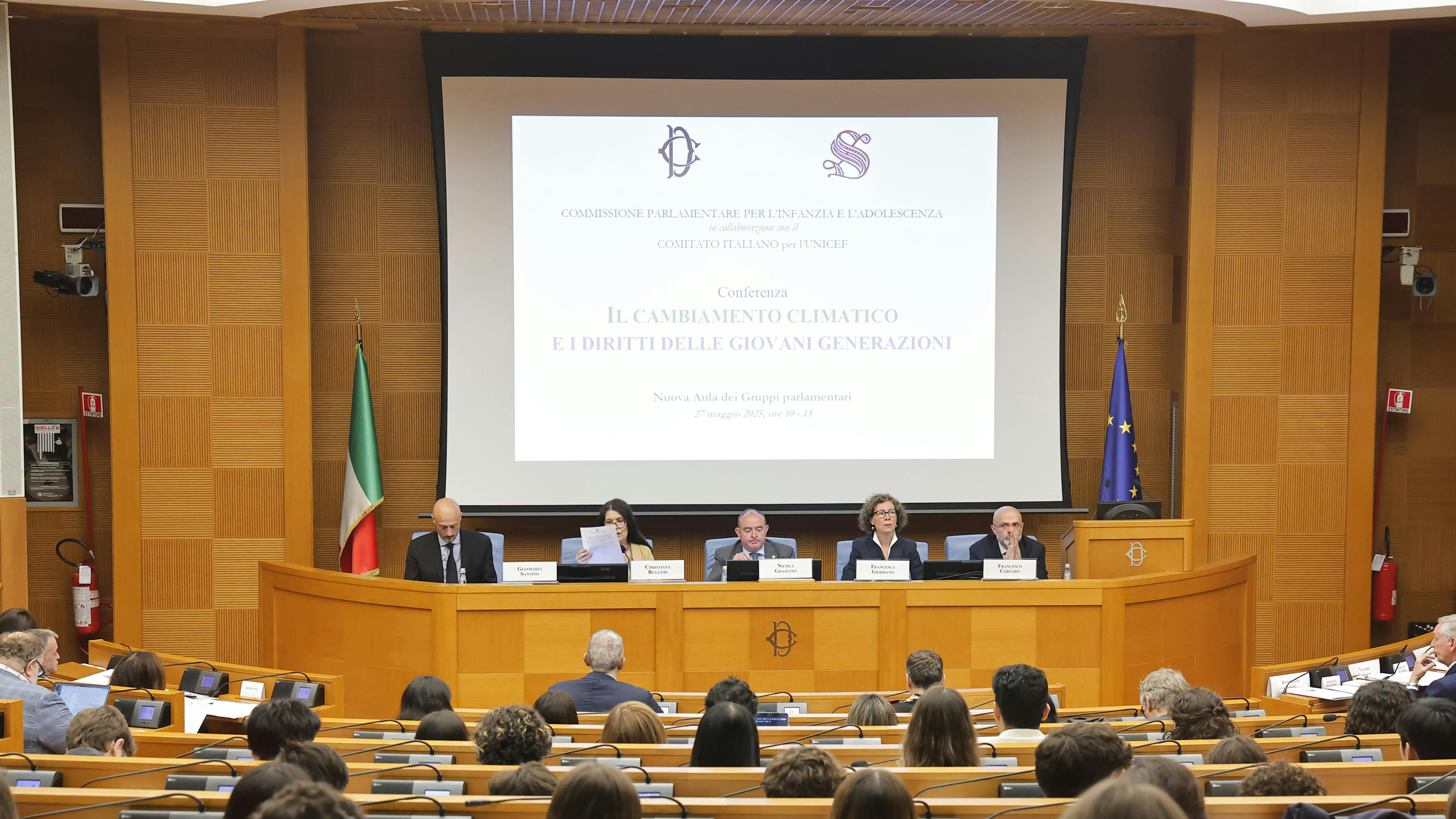 Da sinistra Gianmaria di Enea, Cristiana Ruggeri di TG2 società, Nicola Giordano, Presidente dell'UNICEF Italia, Francesca Giordano, ricercatrice ISPRA,  Francesco Corvaro, inviato del governo per il clima