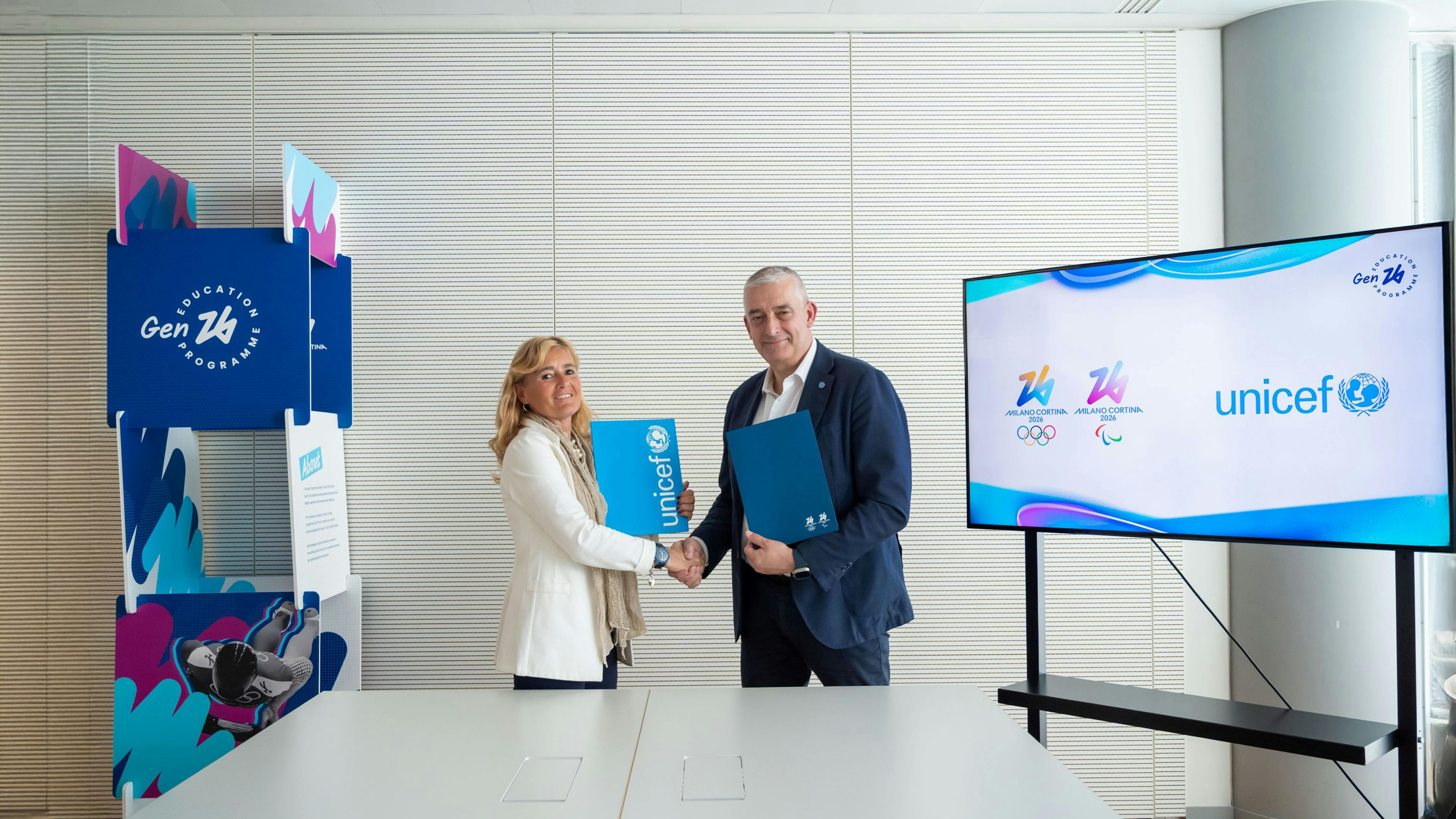 Da sinistra Diana Bianchedi, Chief Strategy Planning Legacy Officer di Fondazione Milano Cortina 2026 e Paolo Rozera, Direttore generale dell’UNICEF Italia;