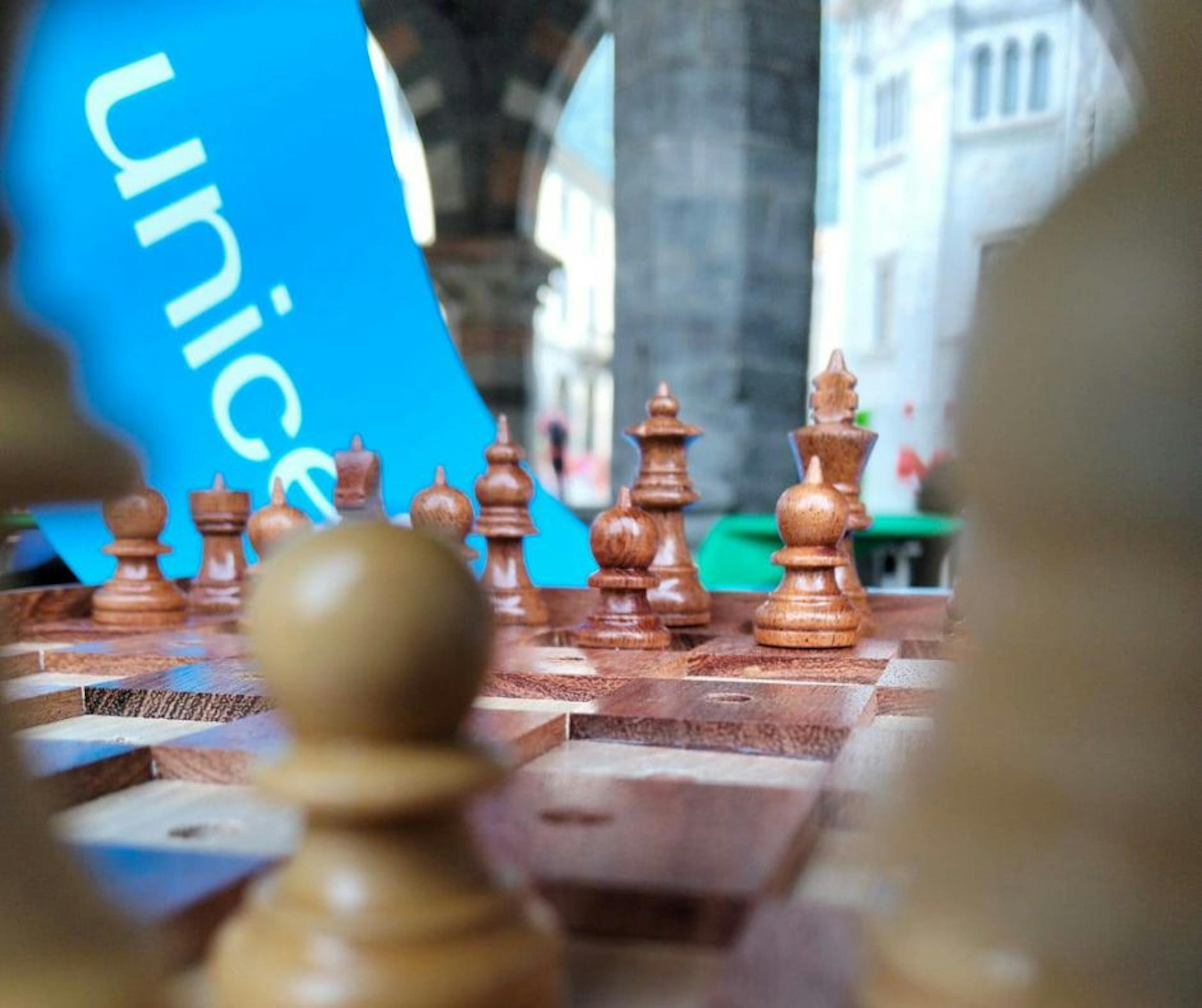 Particolare scacchiera per il Diritto al Gioco a Como