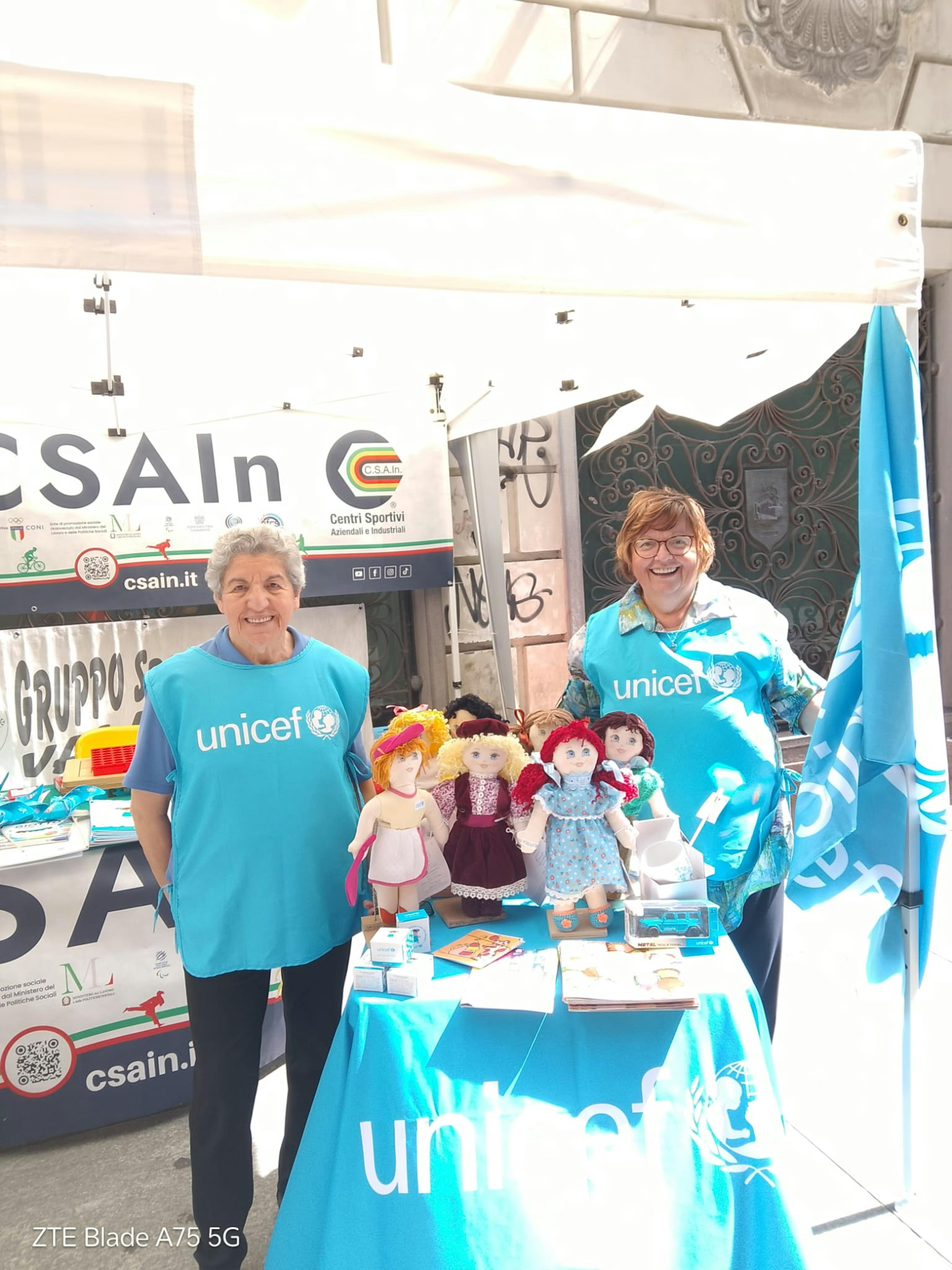 Torino, due volontarie espongono le Pigotte in occasione della Campagna del Diritto al Gioco