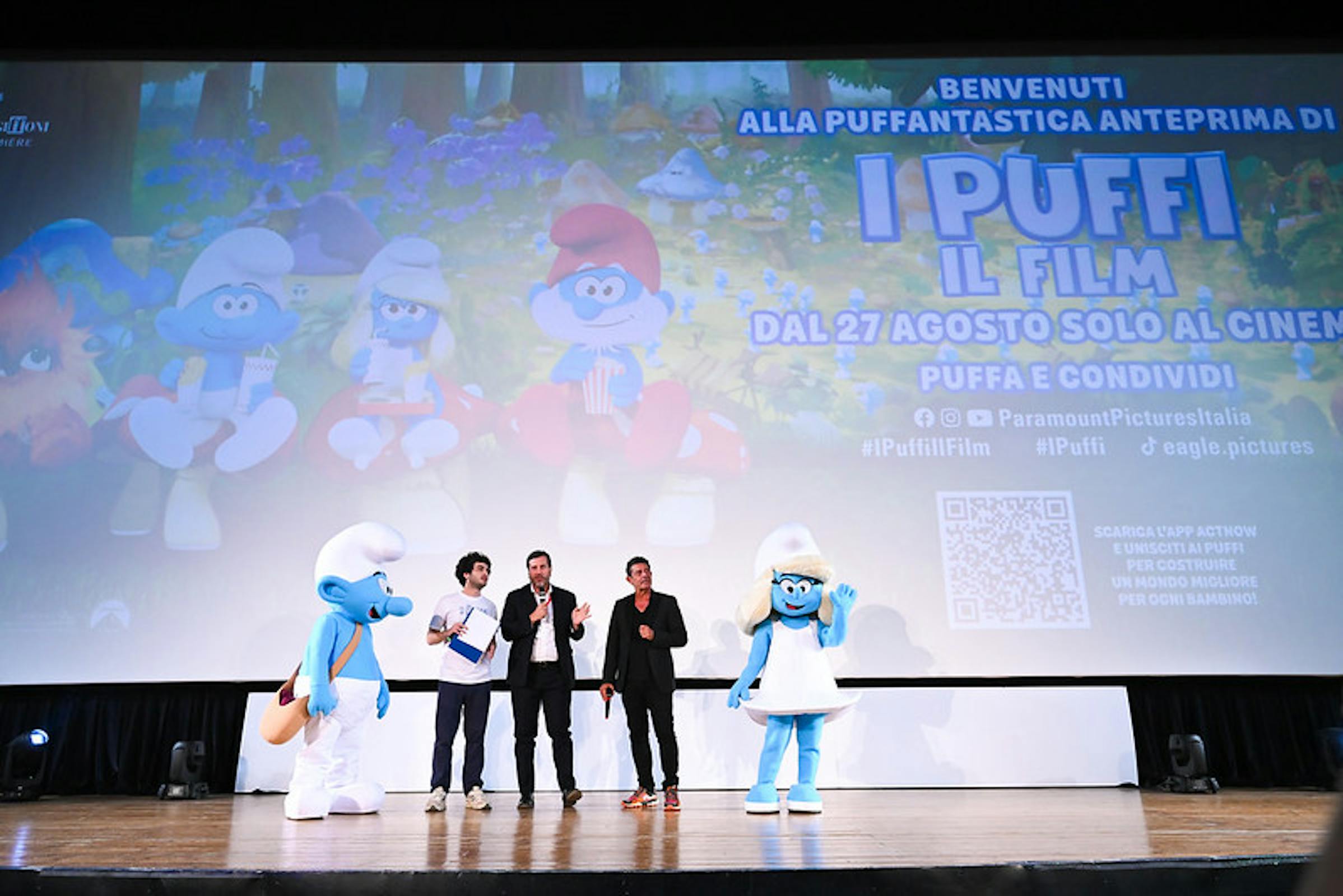 Andrea Iacomini e Luca Laurenti sul palco del Giffoni Film Festival insieme ai PUFFI