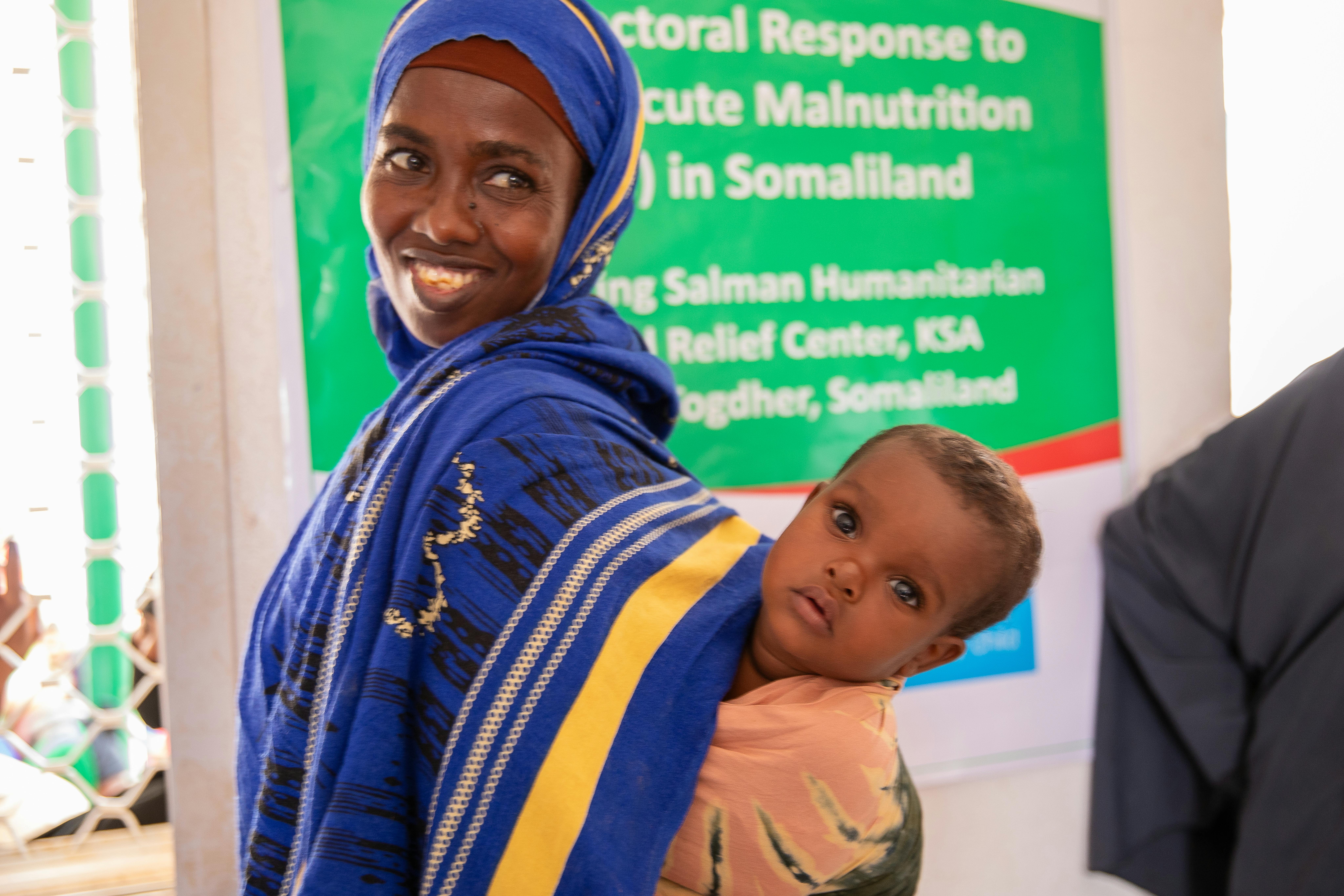 Somalia: “Sono così felice adesso che Ayaan sta meglio. Guarda come sorride. E ora dorme anche la notte” racconta Hamdi, madre della piccola di 9 mesi curata per malnutrizione