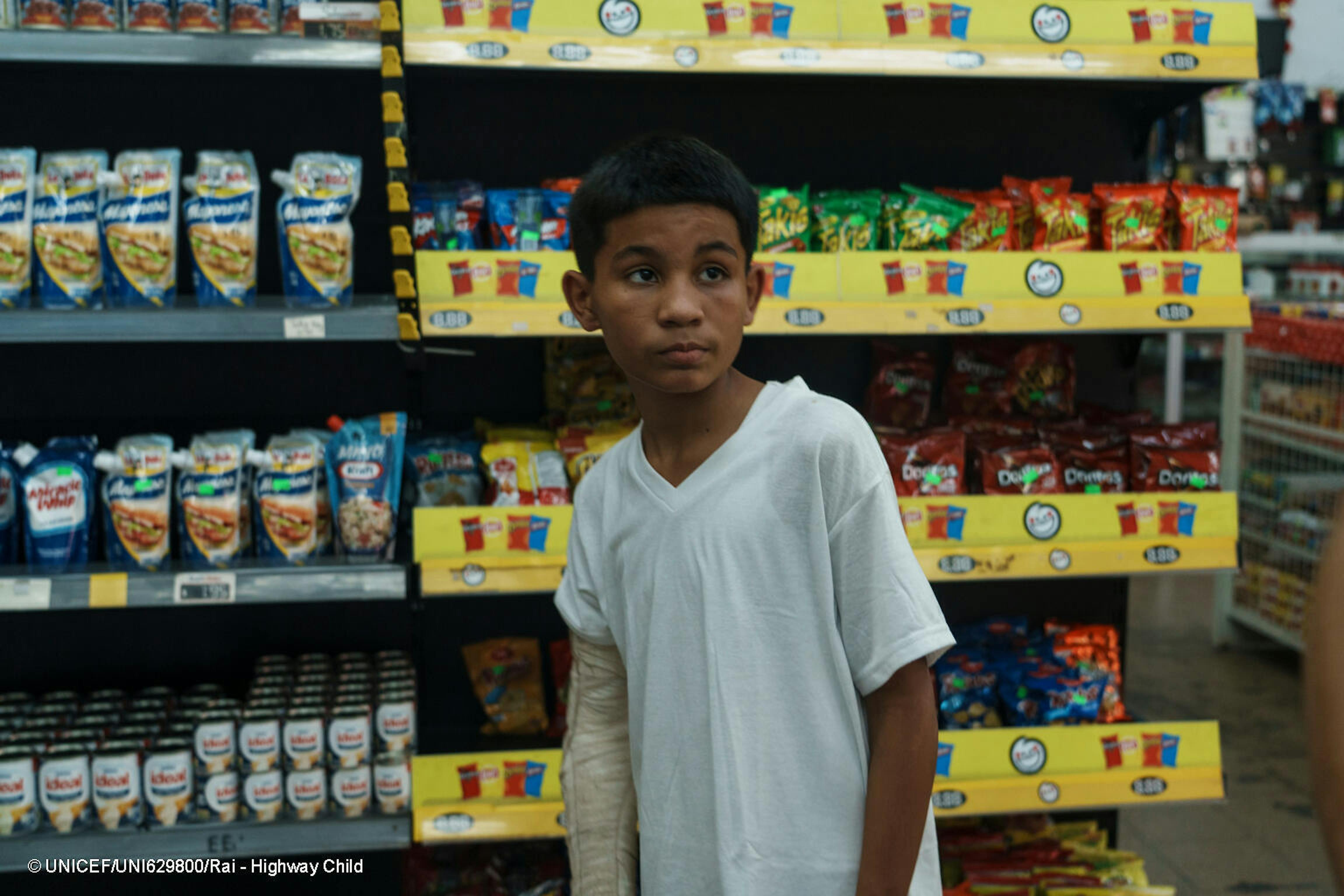 Karlos, 13 anni, è uno studente di Panama che si dice preoccupato dal tipo di alimenti proposti a lui e ai coetanei a partire dalla scuola