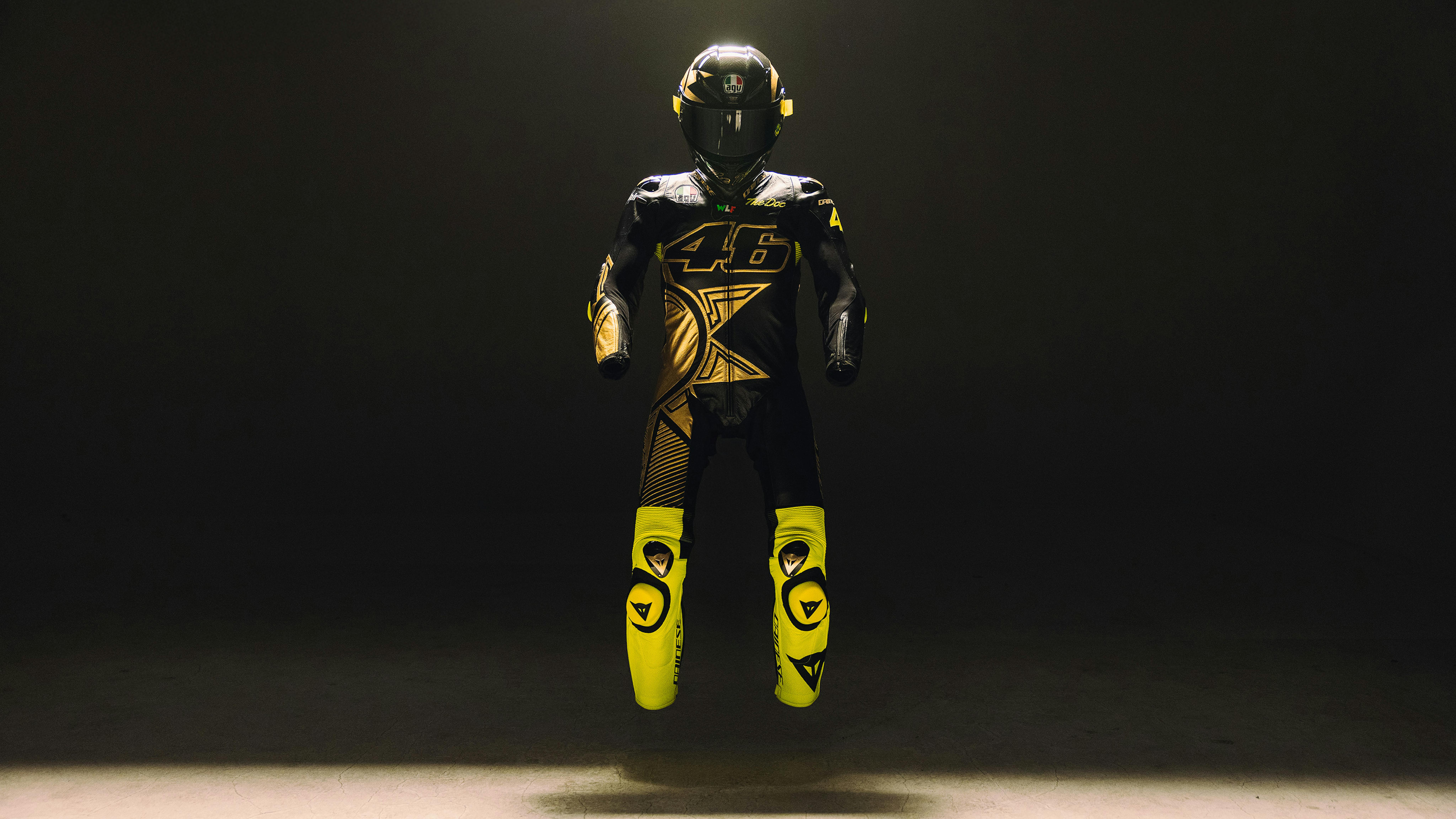 La tuta speciale Dainese esposta, indossata da Valentino Rossi