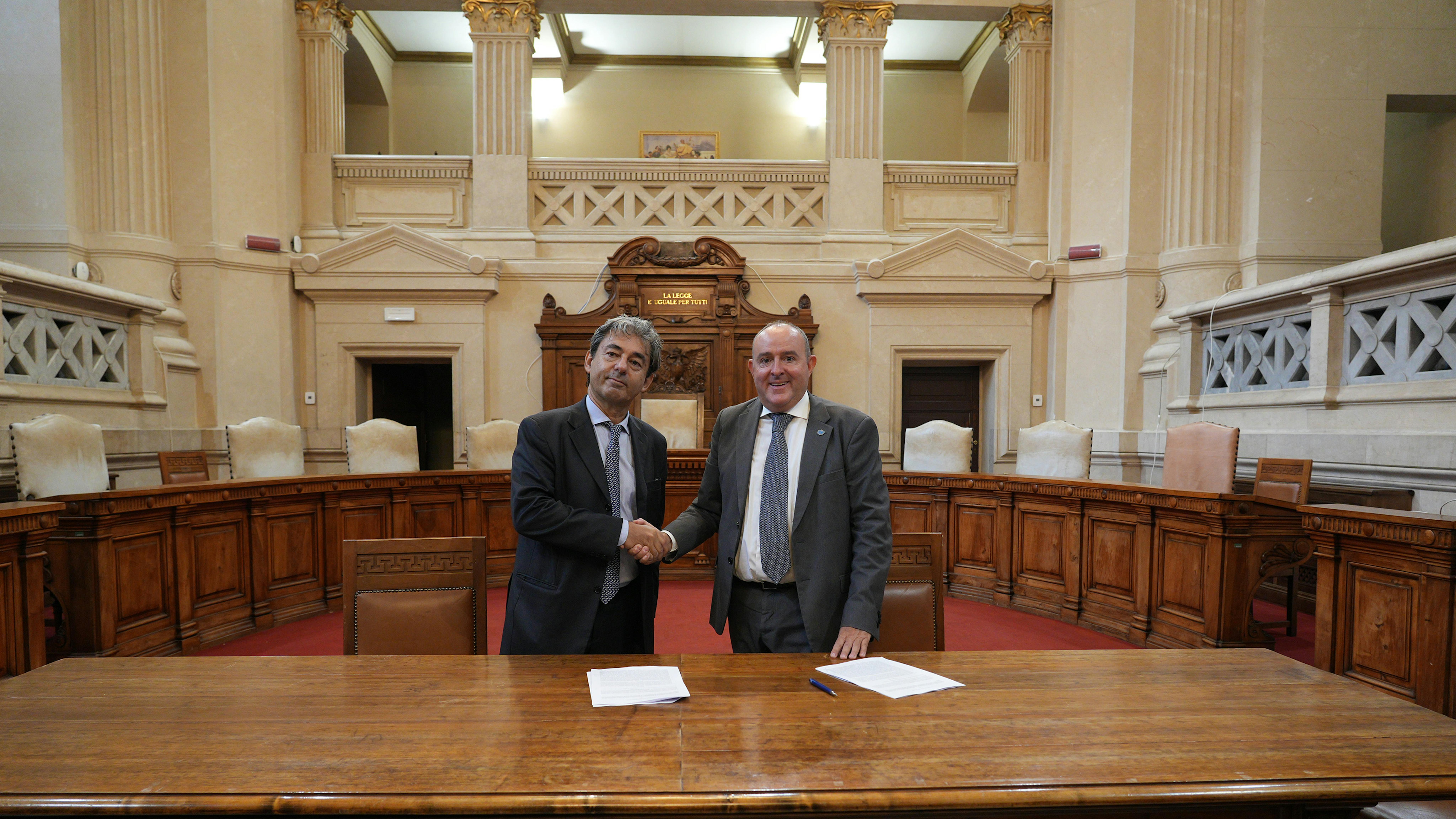 La firma dell'accordo di collaborazione  tra il Presidente dell’ANM, Cesare Parodi e  il Presidente dell'UNICEF Italia, Nicola Graziano