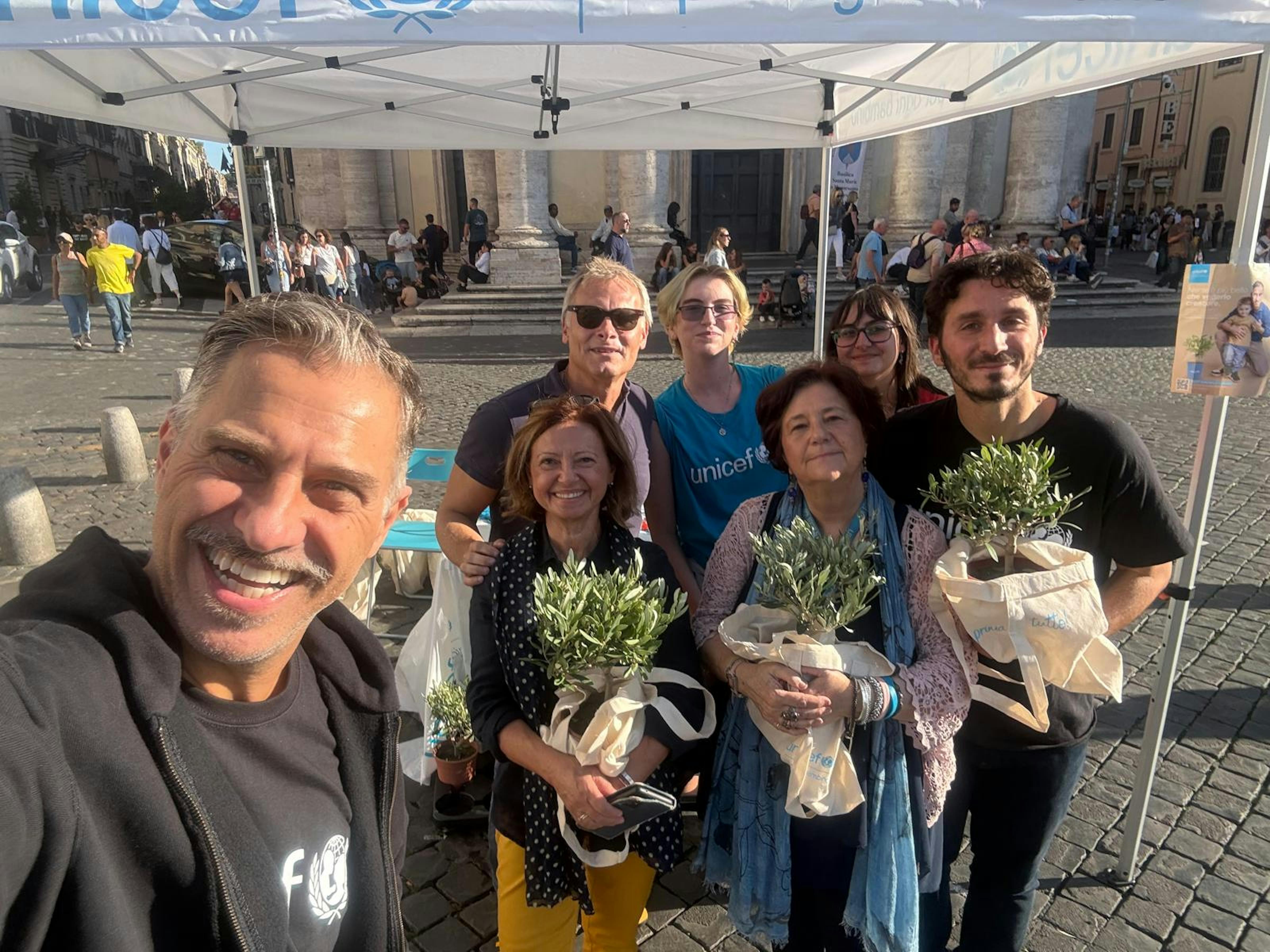 Gabriele Corsi, ambasciatore UNICEF a Roma durante la campagna Ulivo UNICEF