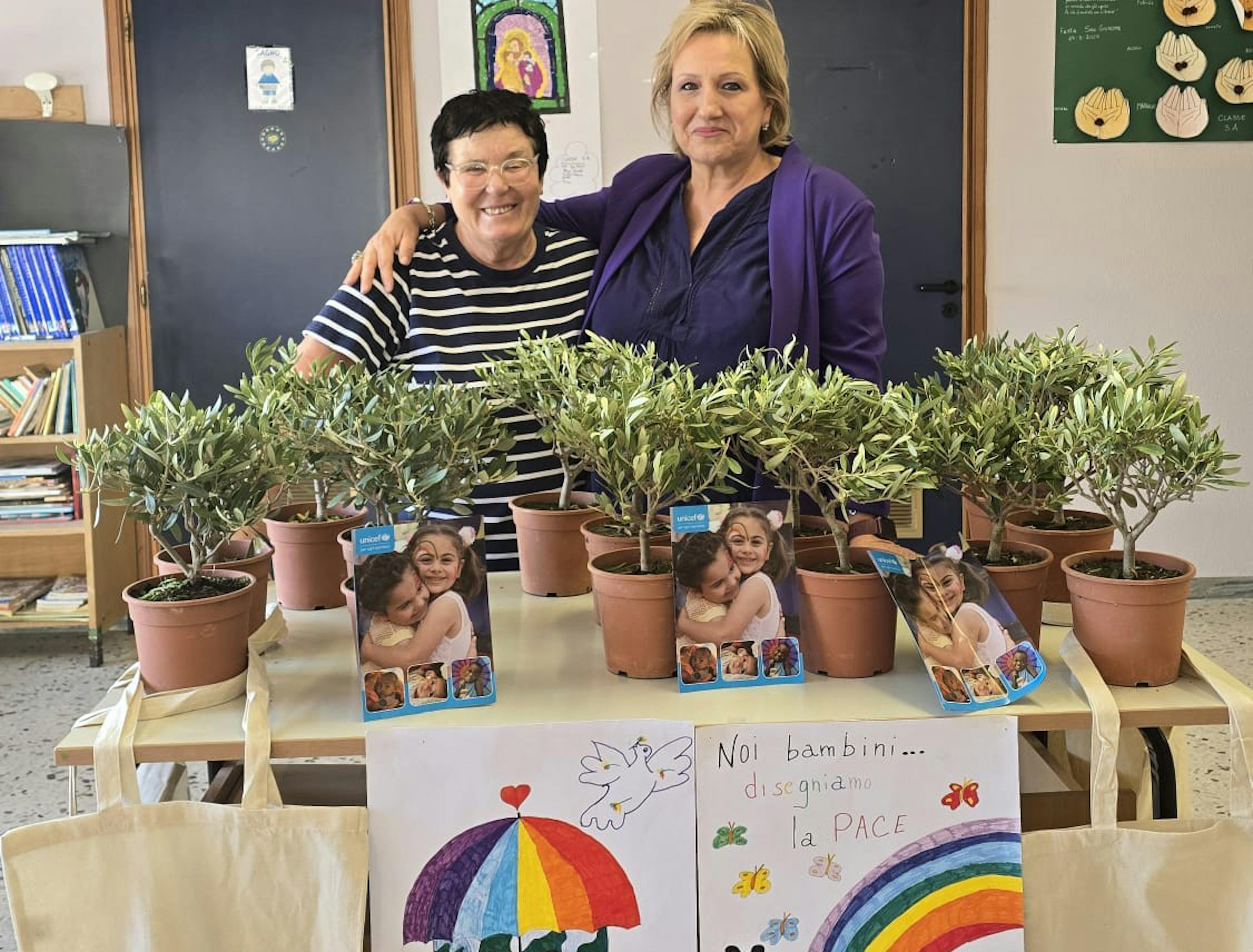 Volontari UNICEF nella provincia di Potenza durante la campagna Ulivo UNICEF