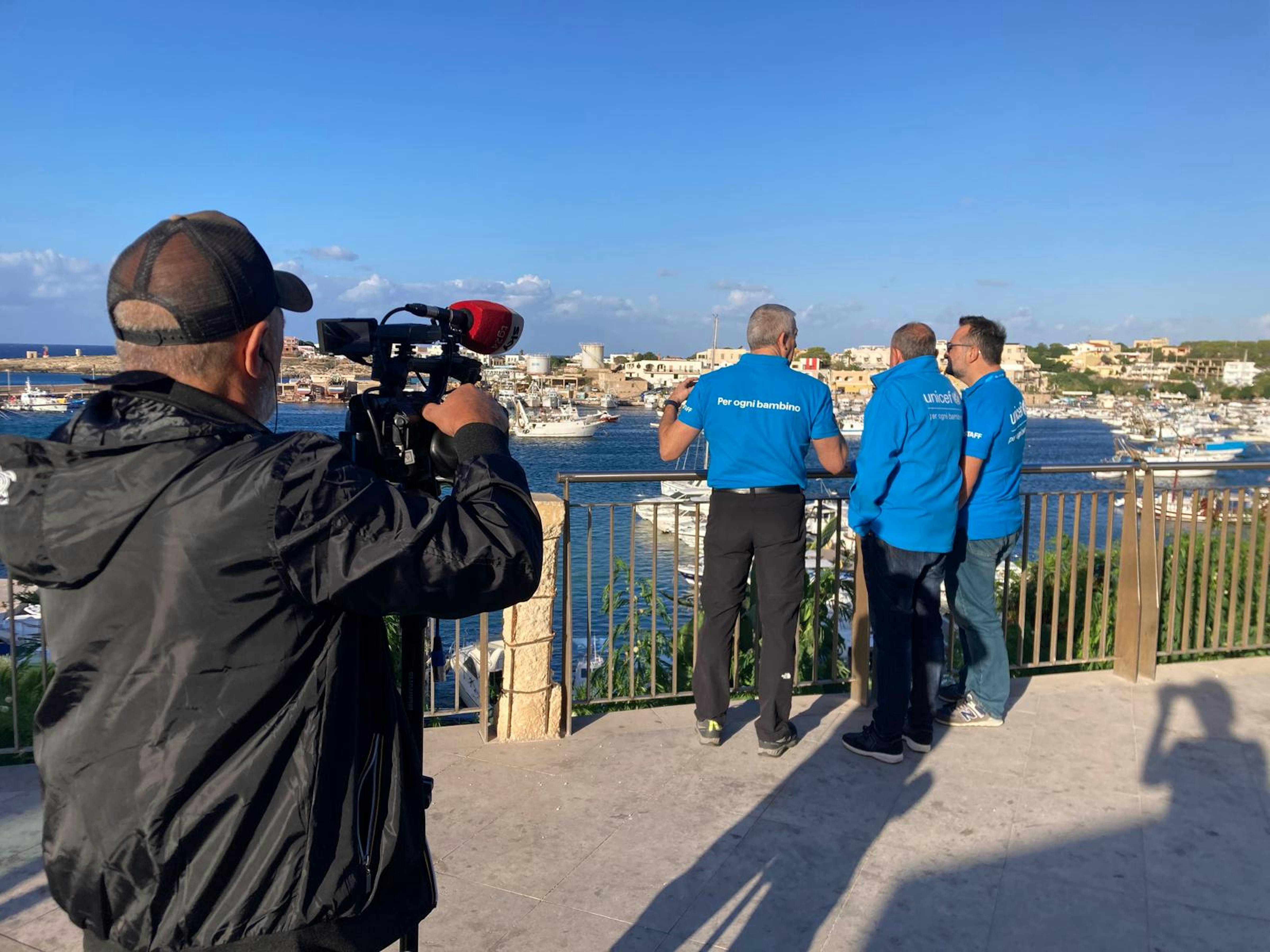 L'UNICEF Italia a Lampedusa: il Direttore Generale Paolo Rozera, il Presidente Nicola Graziano e Nicola Dell’Arciprete, Coordinatore della risposta rifugiati e migranti dell’UNICEF in Italia.