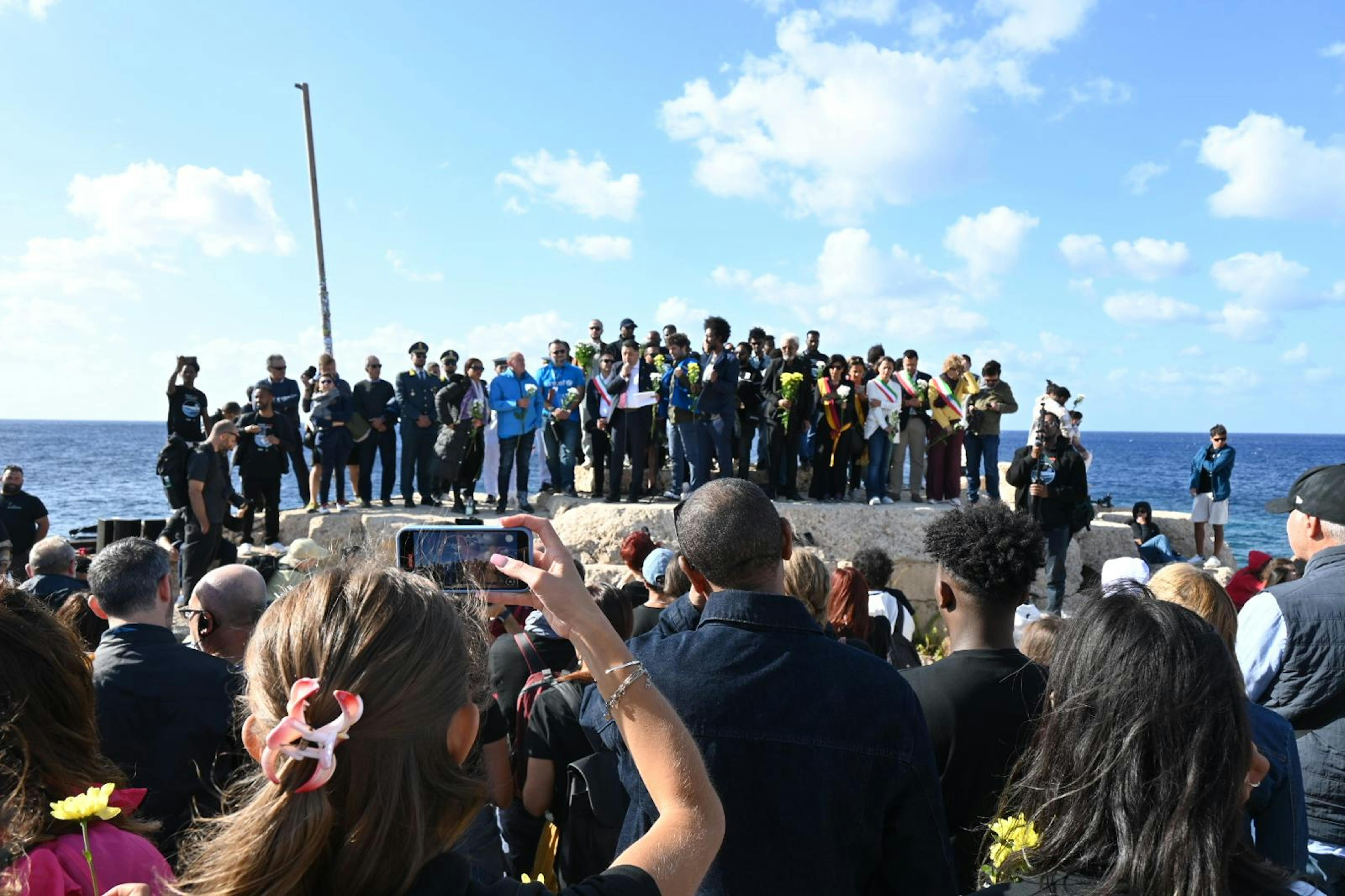 Un altro momento del ricordo del naufragio del 2013 che costò la vita a 368 persone.