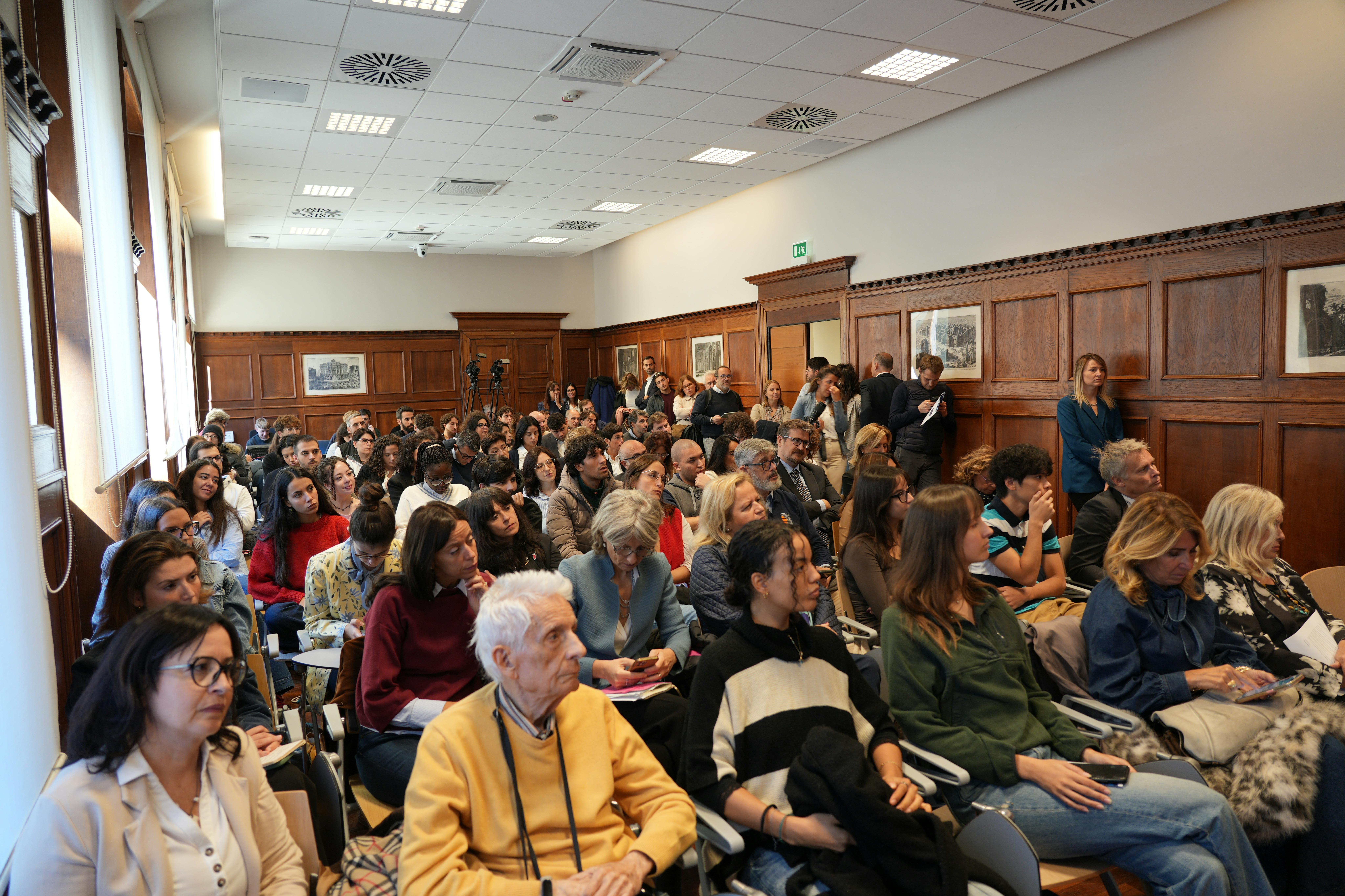 L'Aula Toti gremita di persone durante l'incontro UNICEF-LUISS “Comunicazione umanitaria, infanzia e intelligenza artificiale"