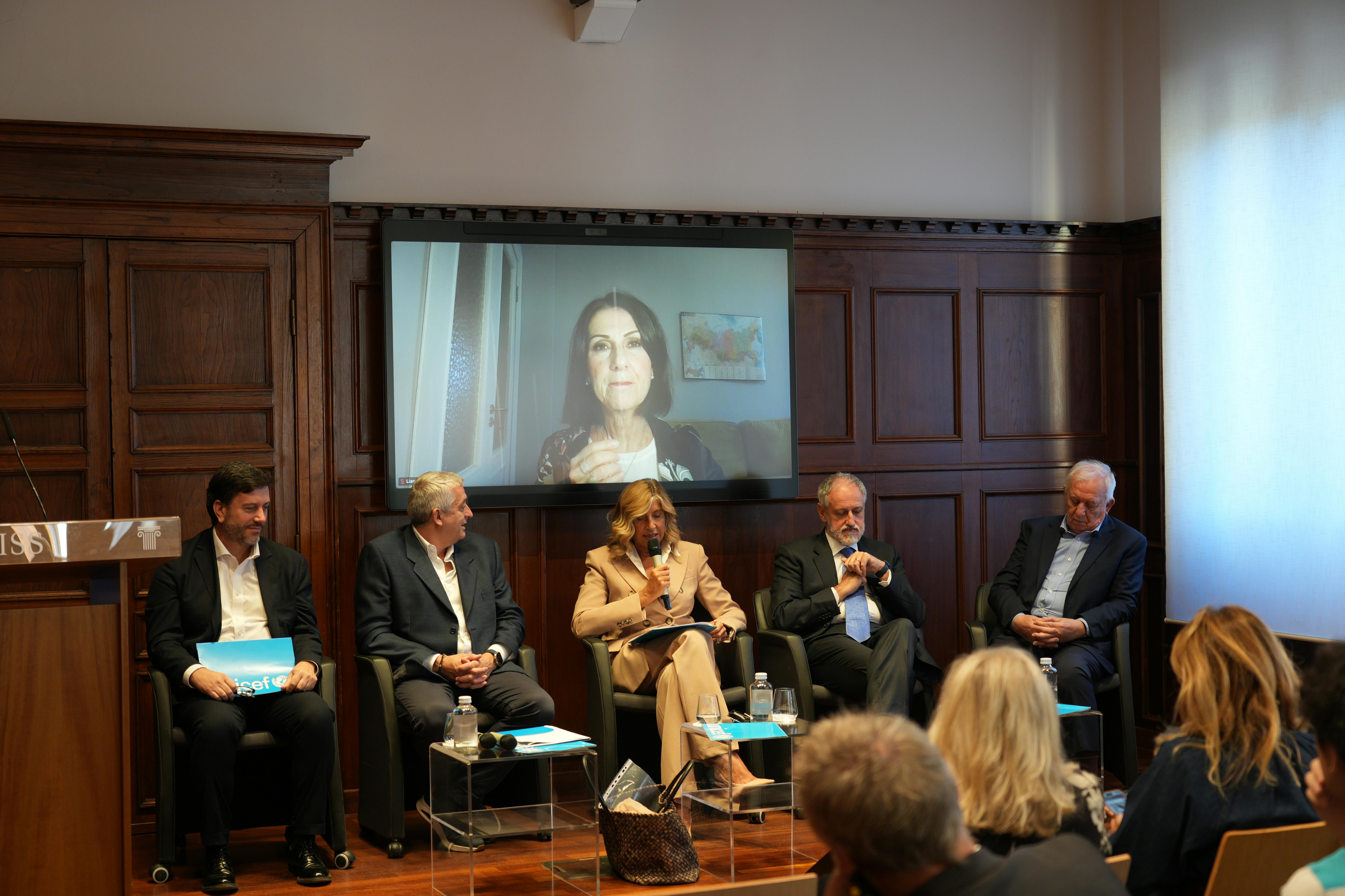 Liana Mistretta, giornalista e corrispondente RAI, interviene al dibattito su "Comunicazione umanitaria, infanzia e intelligenza artificiale” direttamente da Mosca
