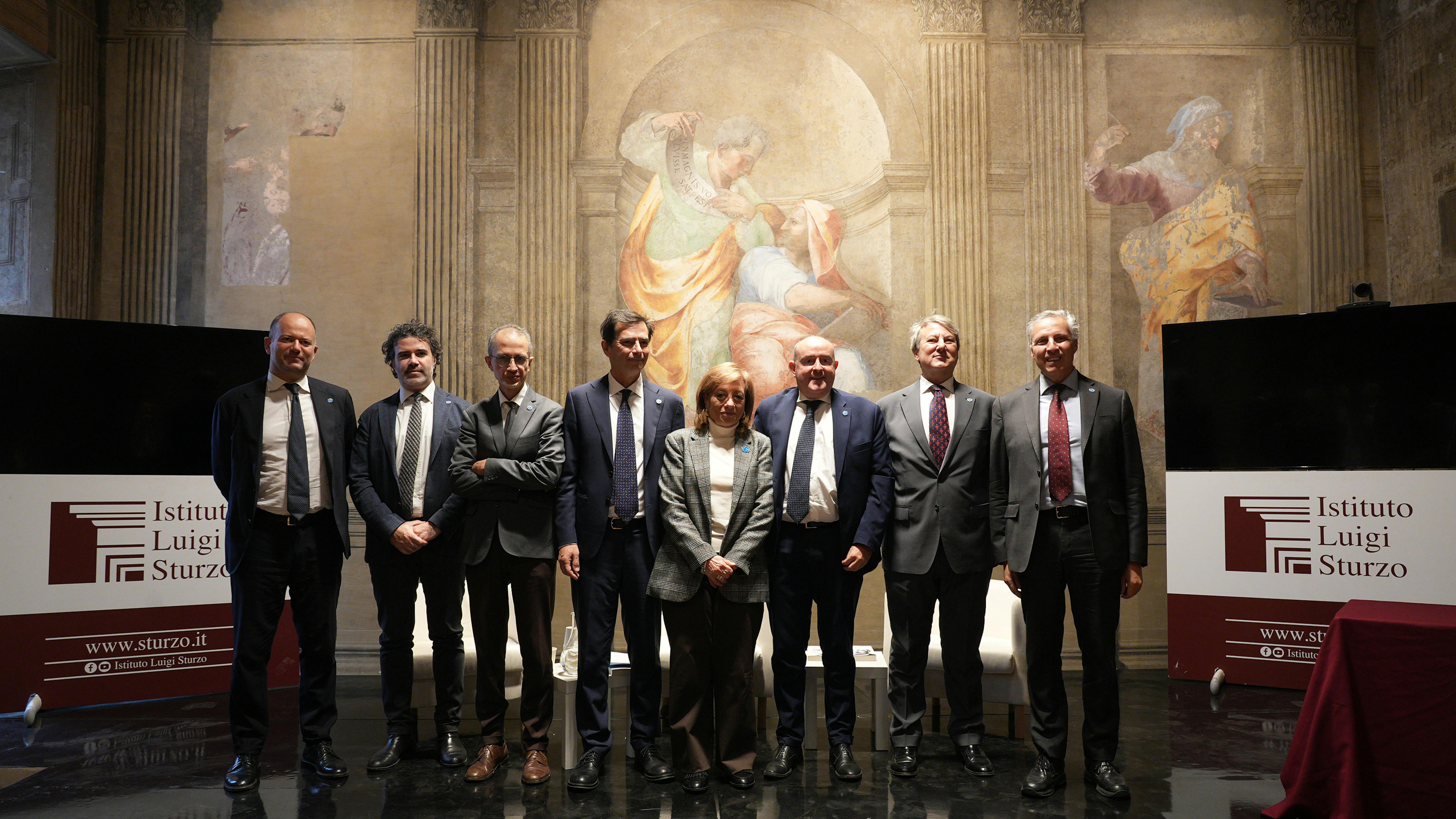 Da sinistra: Raffaele Tuccillo ANMA, Rocco Maruotti, segretario generale ANM, Carmine Vizza AMMI, Roberto Chieppa AMCDS Daniela Gobbi AMT, Nicola Graziano, presidente UNICEF Italia, Gaspare Sturzo ANM  e Roberto Proietti ANMT