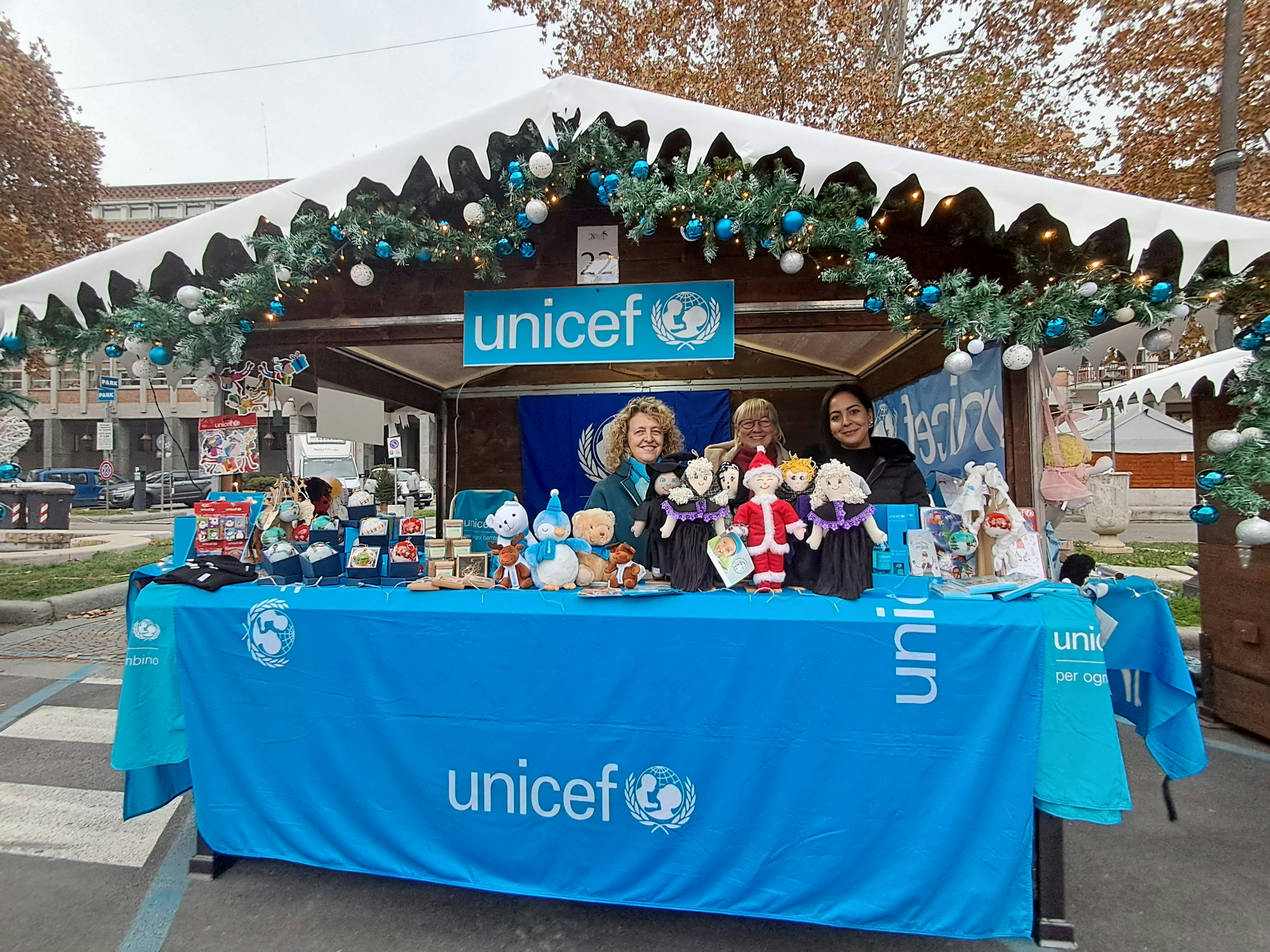 Banchetto  Unicef al Magico Paese di Natale