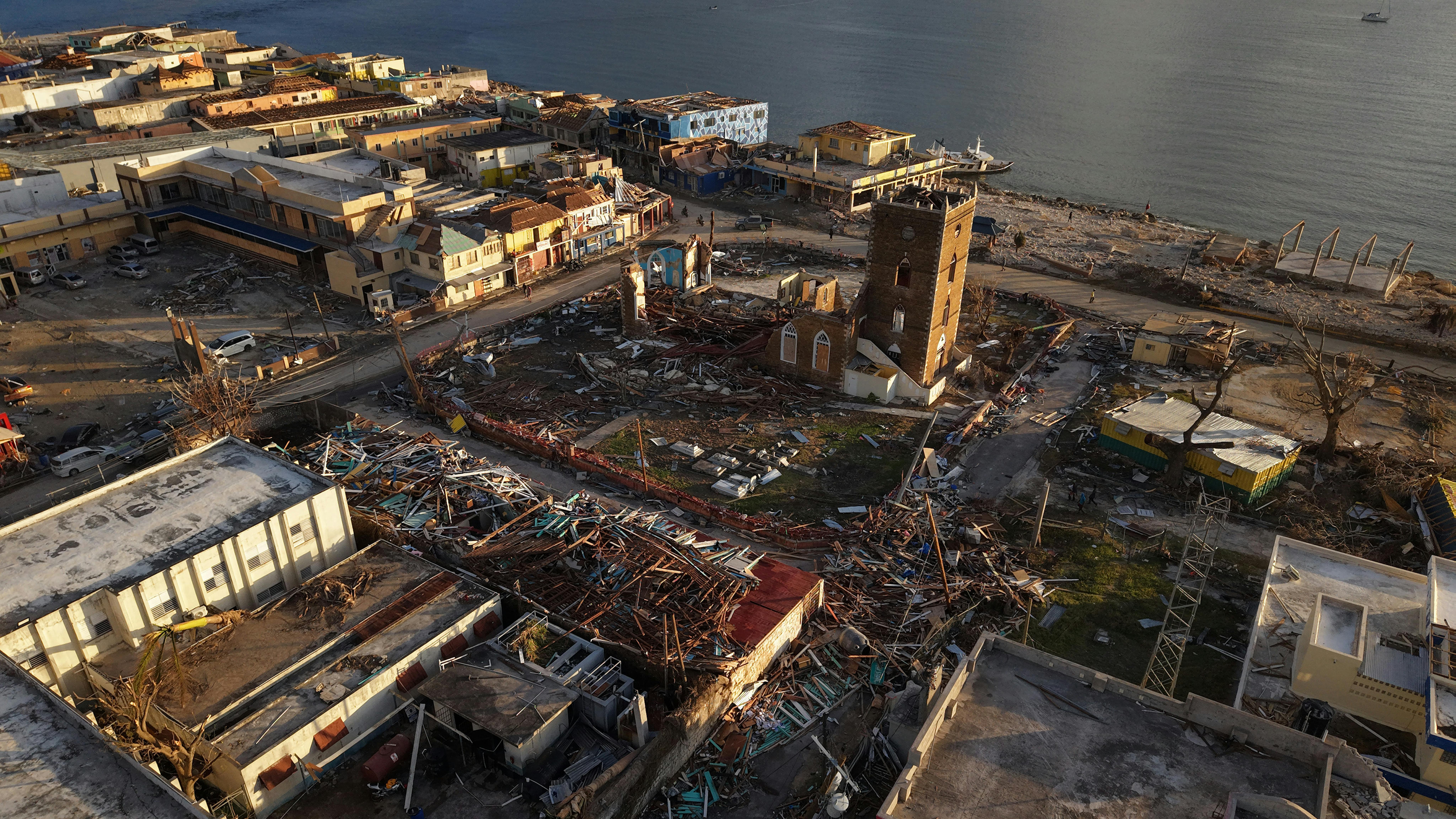 Giamaica - una vista aerea di aree di Black River, St Elizabeth dopo l'impatto dell'uragano Melissa