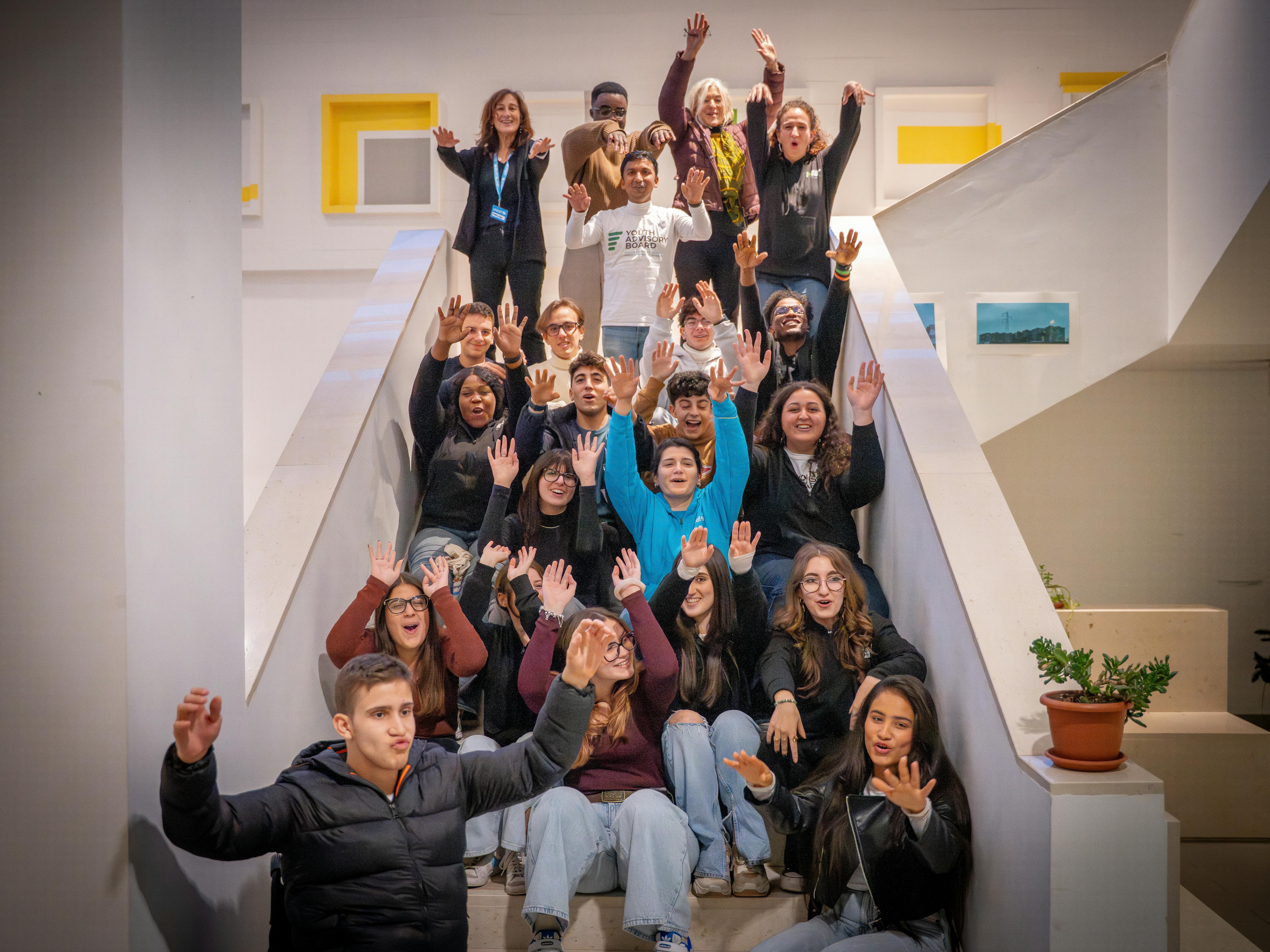 Foto di gruppo dello Youth Advisory Board durante l'incontro a Bari