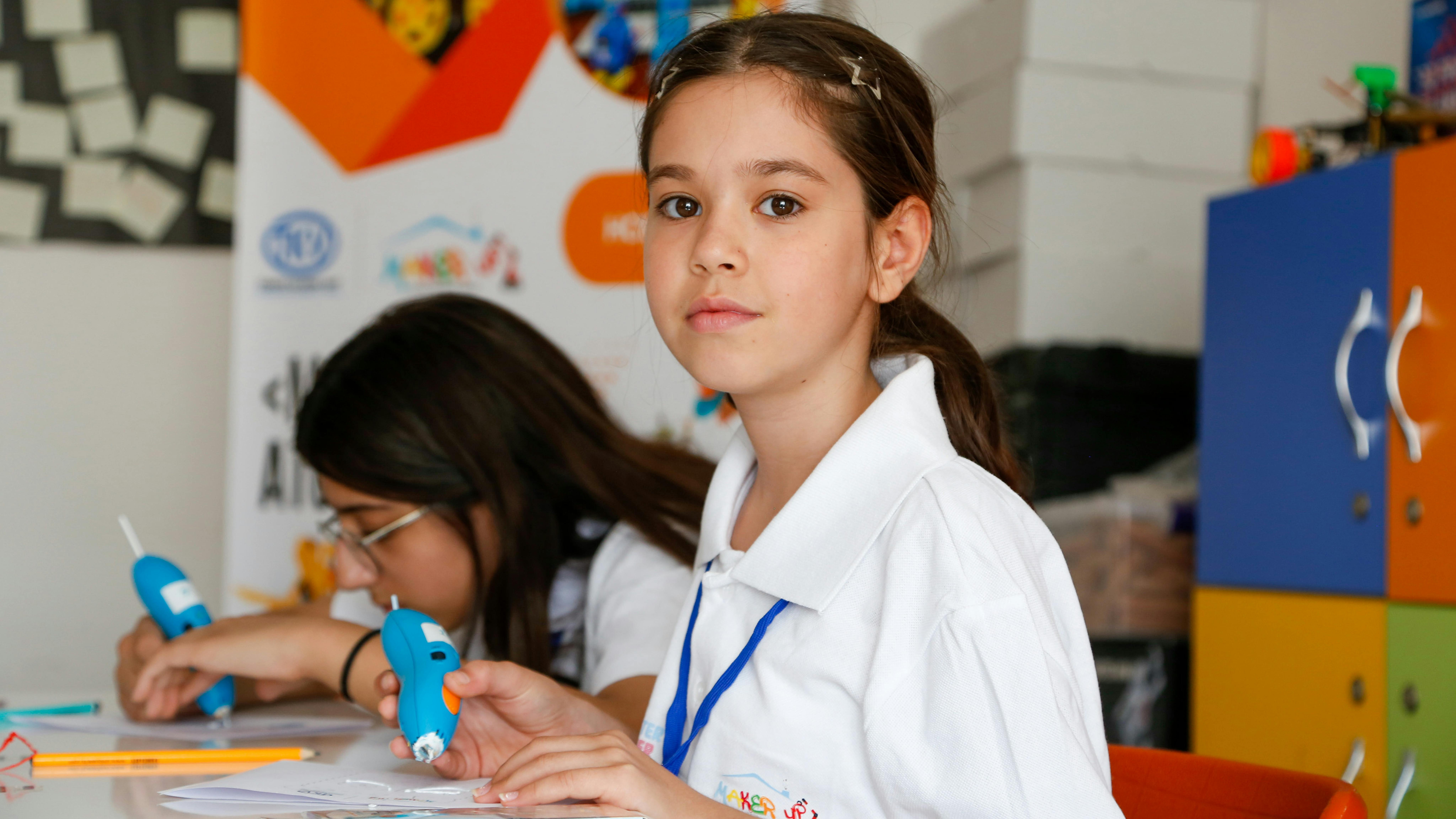 il programma 'Mobile Makers Ateliers' mira ad affrontare la sfida della disoccupazione giovanile, con quasi un quarto dei giovani in Turchia che non è impegnato in lavori, istruzione o formazione.