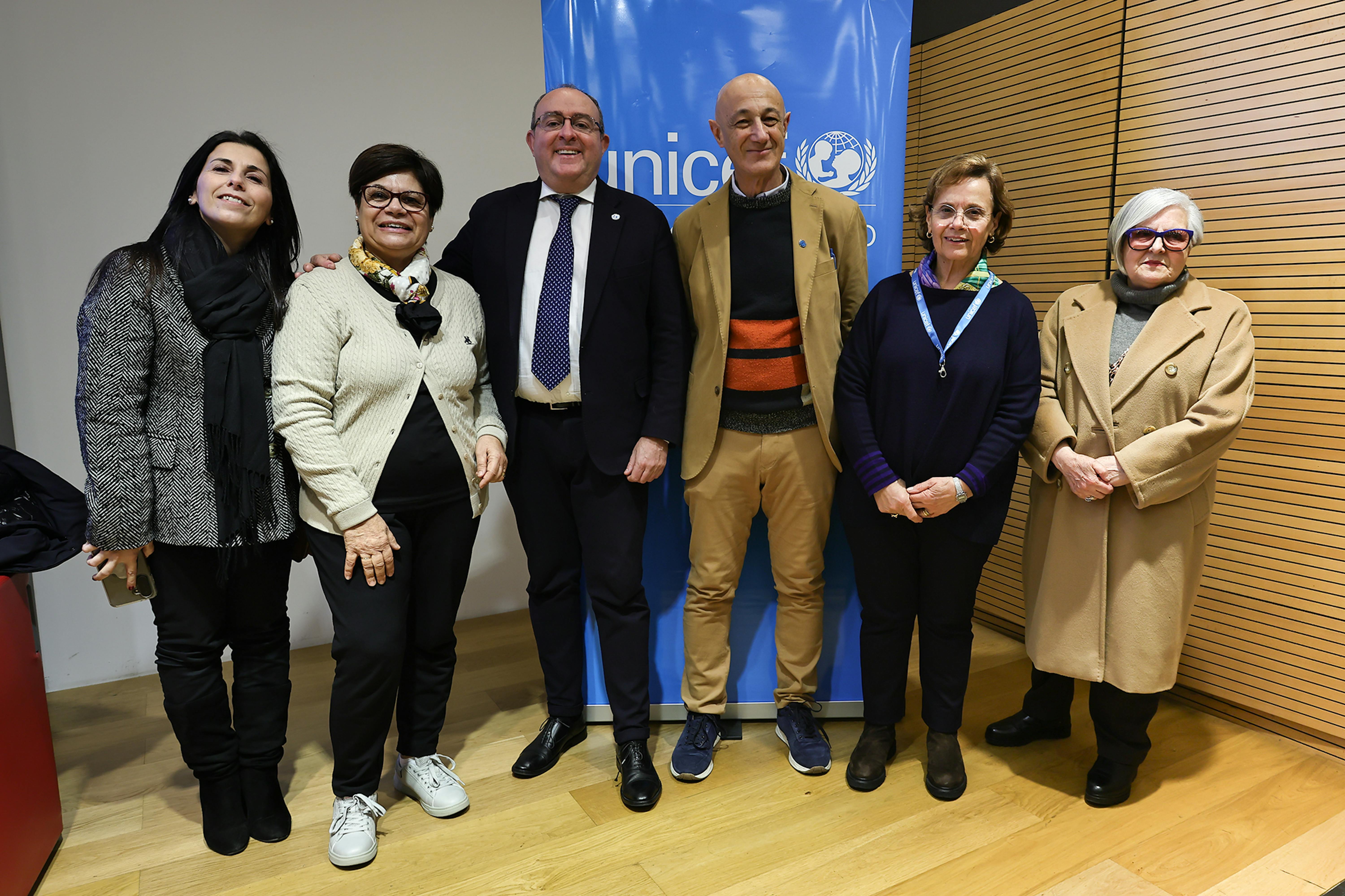 Nicola Graziano con i rappresentanti dell'UNICEF Sardegna