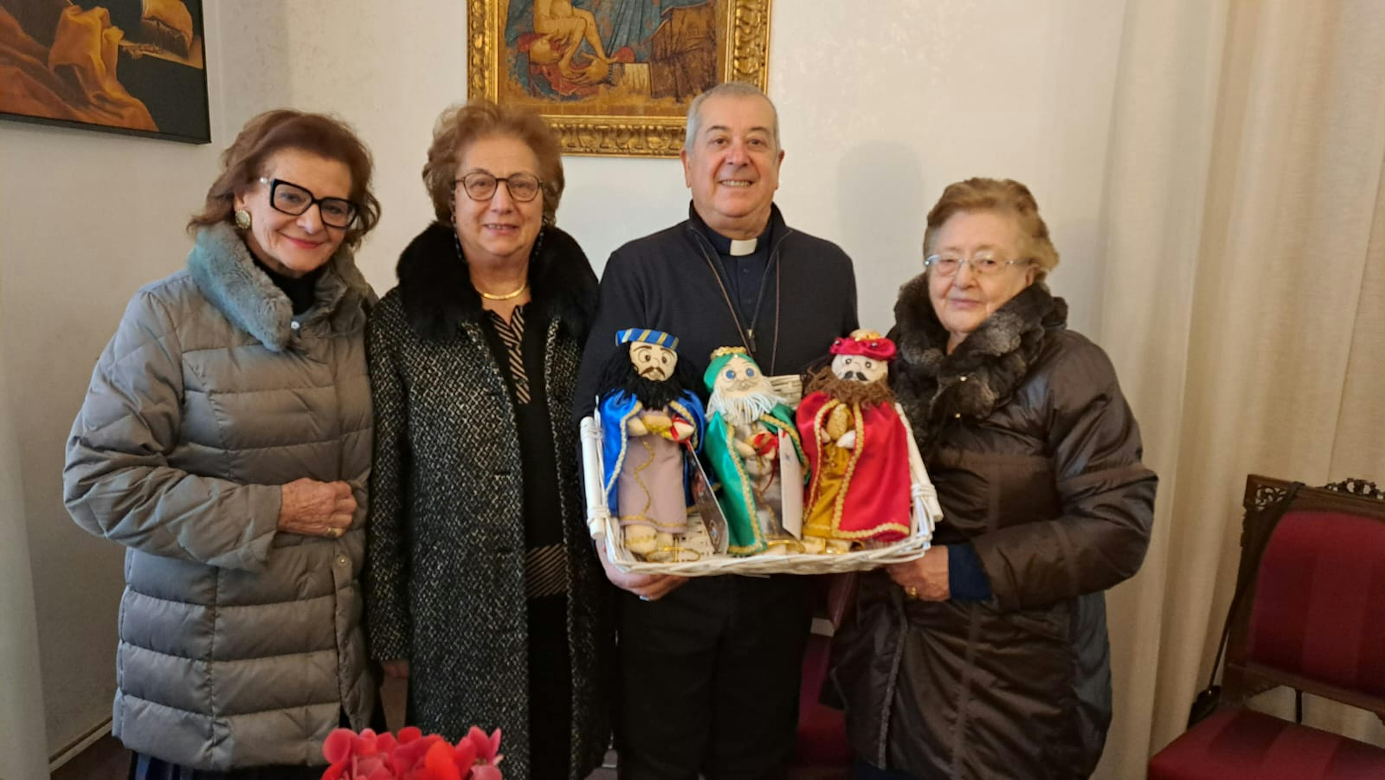 speciali pigotte presentate al vescovo