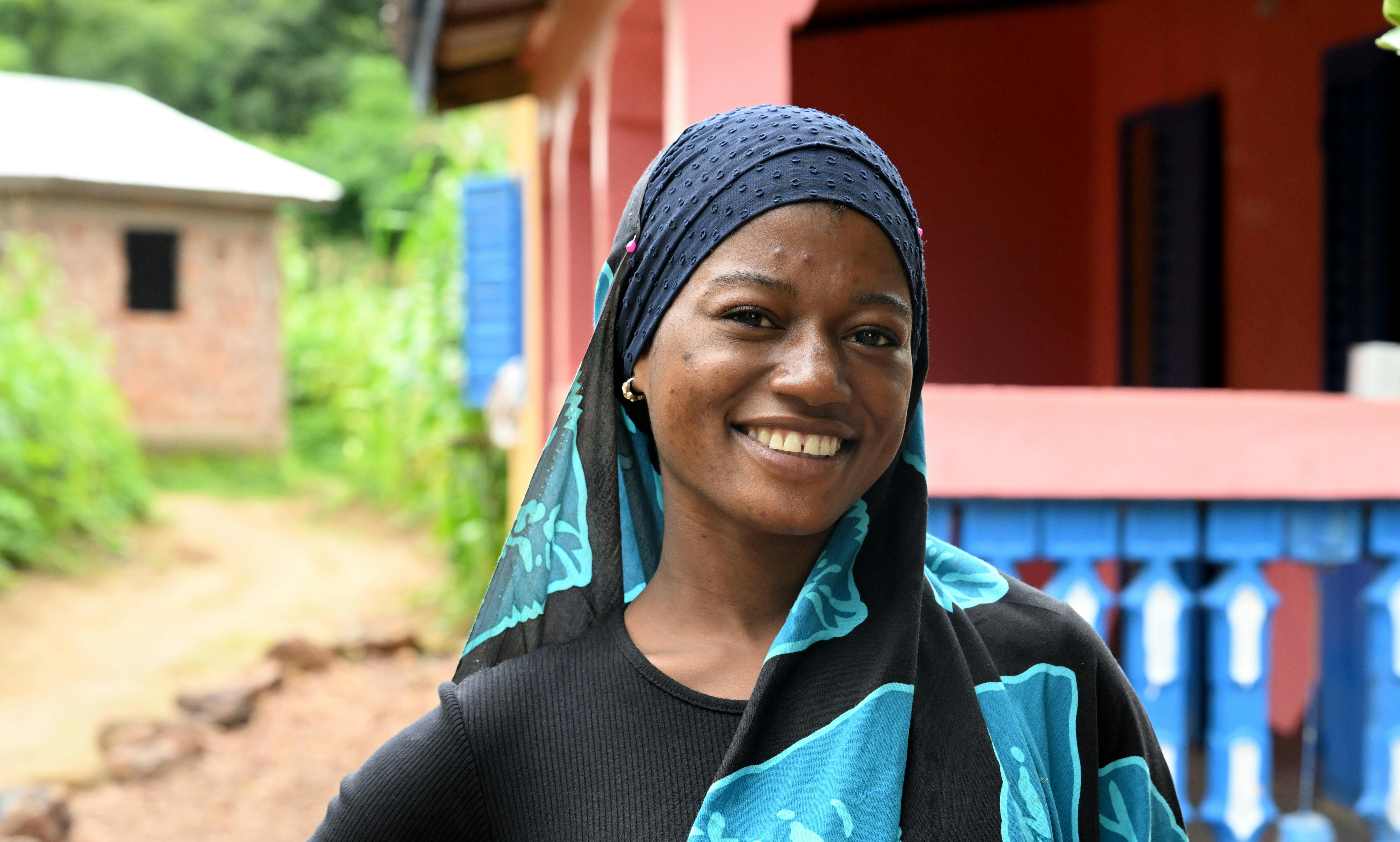 Nel tranquillo villaggio di Doghel Sigon, immerso nella regione di Labé nel nord della Guinea, Djenabou Bah, 18 anni, si erge a difesa dei suoi diritti. E' scampata alle mutilazioni genitali femminili, anche grazie alla forza del suo villaggio che ha deciso di superare questa pratica dannosa