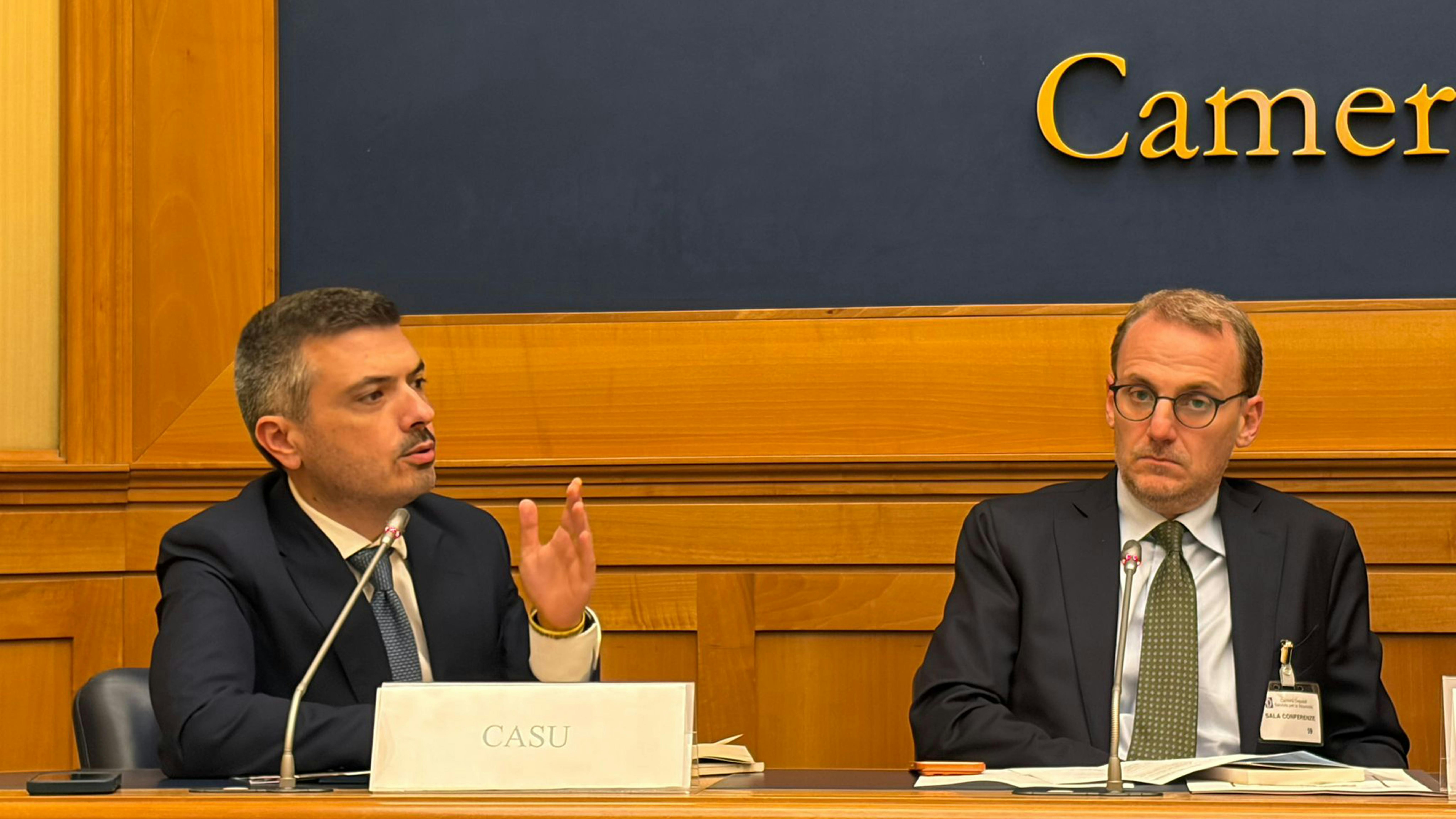 Da sinistra l'onorevole Andrea Casu e il Direttore di The Post Internazionale (TPI), Giulio Gambino.