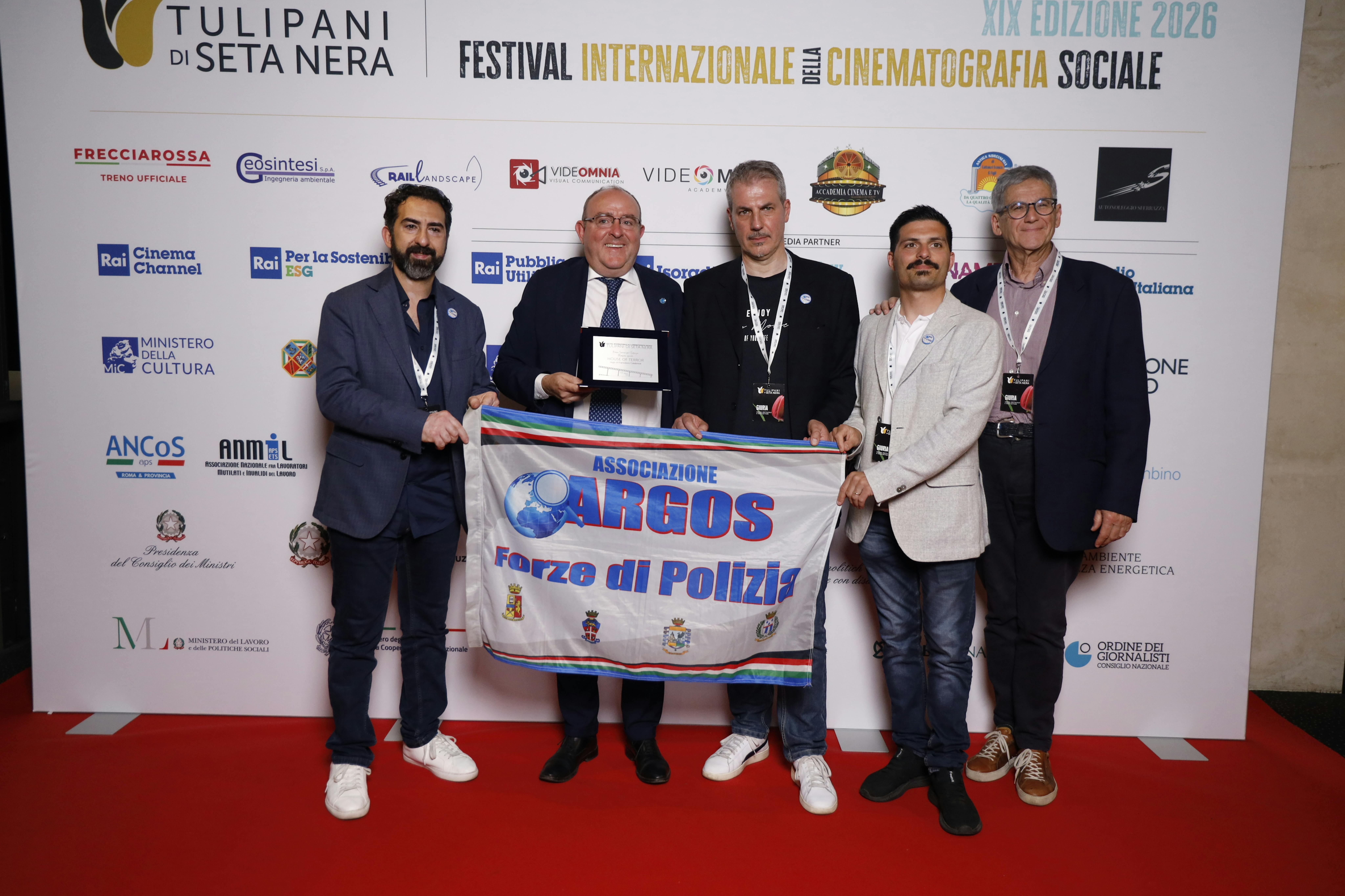 Secondo da sinistra, il Presidente dell'UNICEF, Italia Nicola Graziano e imembri dell'Associazione Argos - Associazione Forze di Polizia