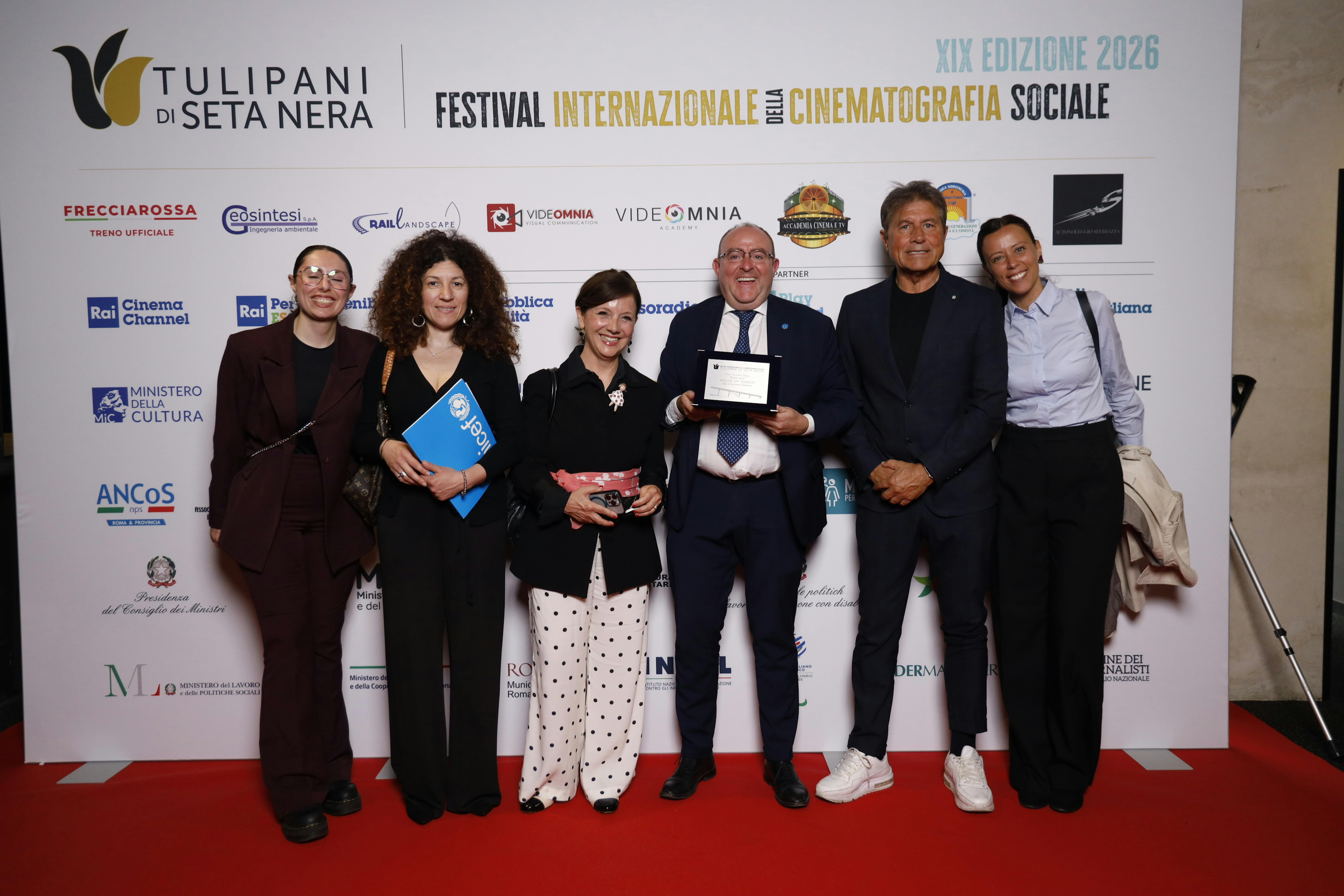 Da sinistra, Valeria Zummo, Debora Furlano di UNICEF Italia,  l'Avvocato Patrizia Schiarizza, Presidente dell’Associazione "Il Giardino Segreto", il Presidente dell'UNICEF Italia Nicola Graziano, Michele Grillo Special Advisor UNICEF Italia ed Elisa Grifantini dell'UNICEF Italia