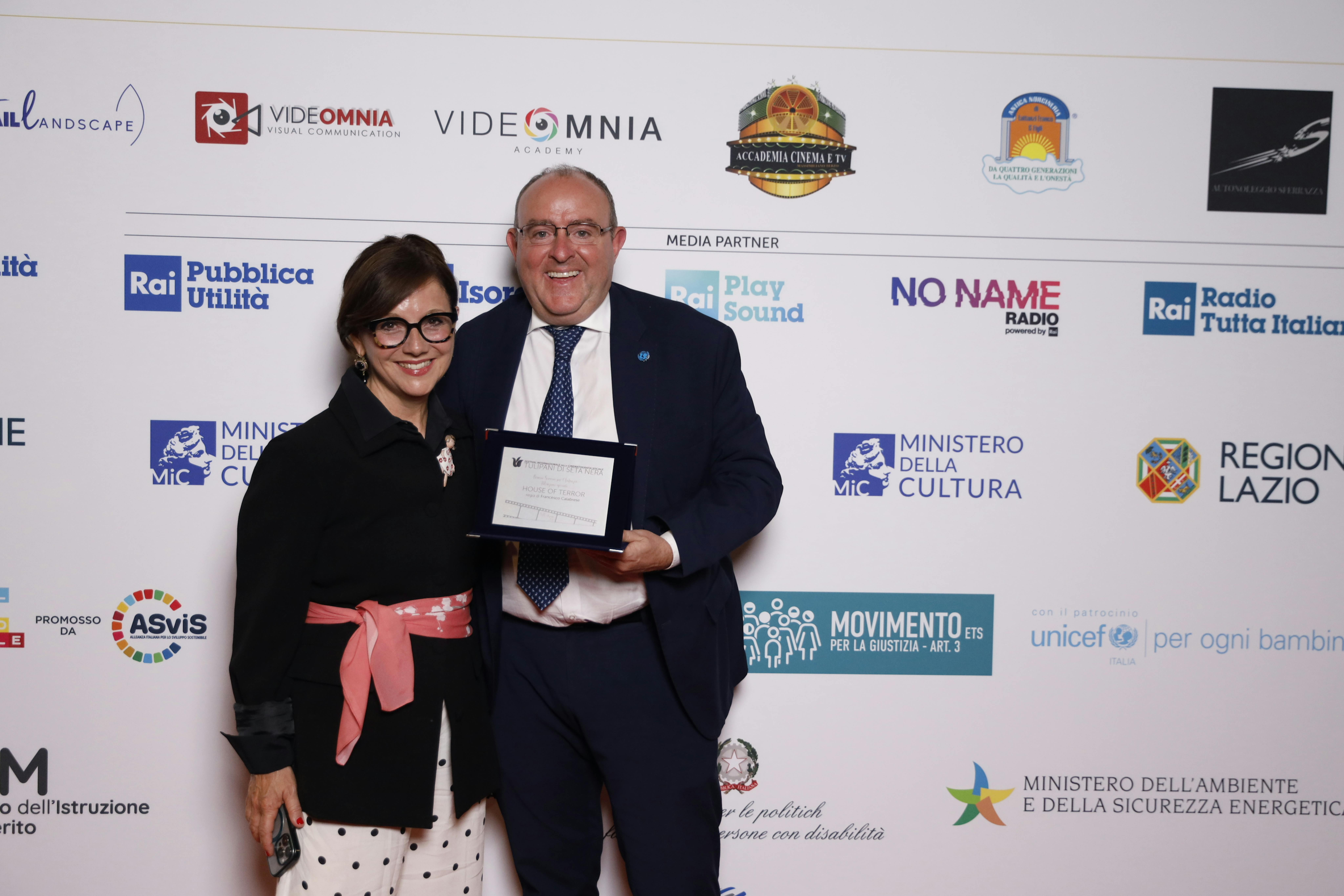 L'Avvocata Patrizia Schiarizza, Presidente dell’Associazione Il Giardino Segreto e il Presidente dell'UNICEF Italia, Nicola Graziano