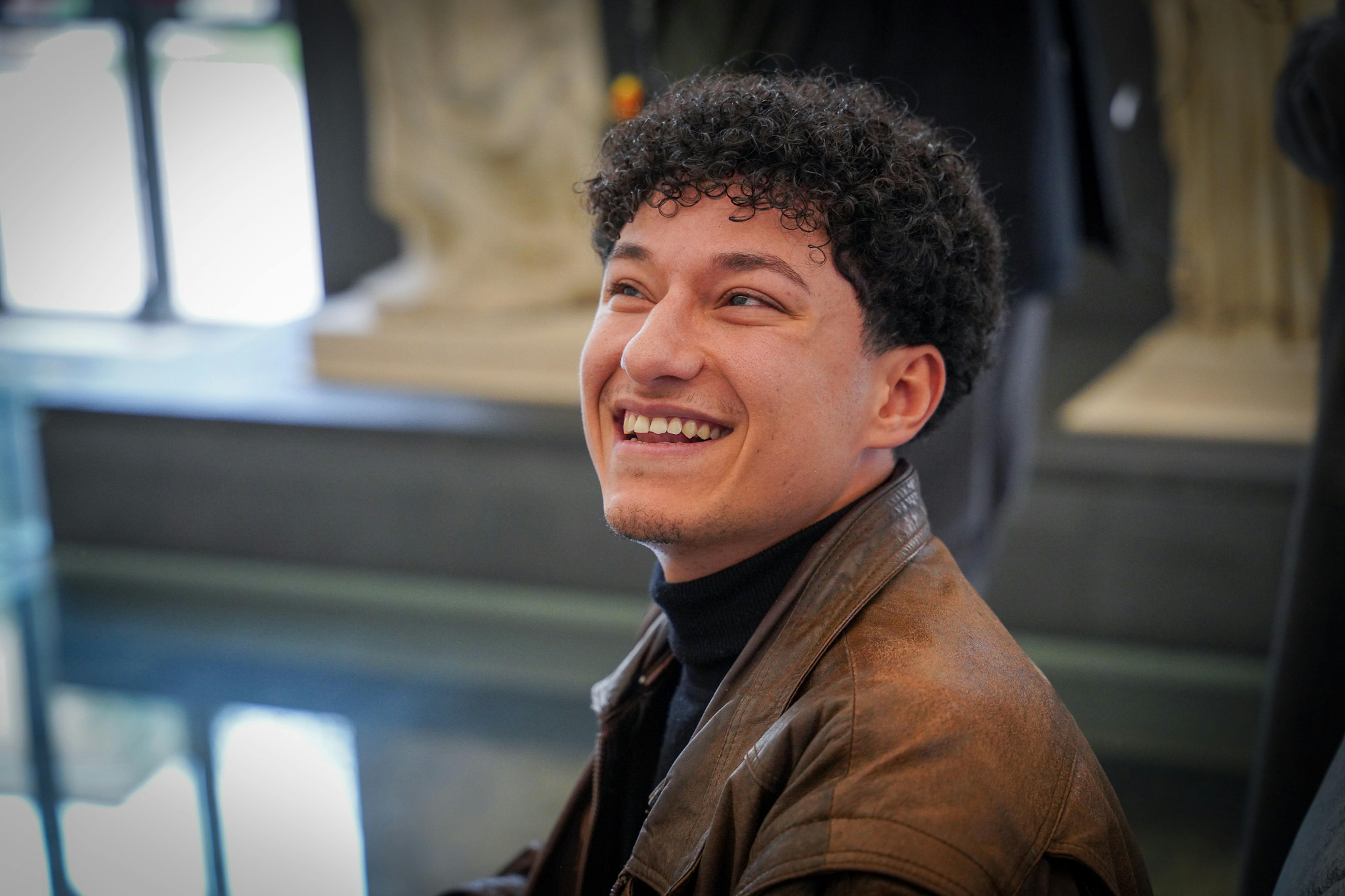 Primo piano di Remon Karam durante la mostra "In viaggio da te" - Ecaro 2026