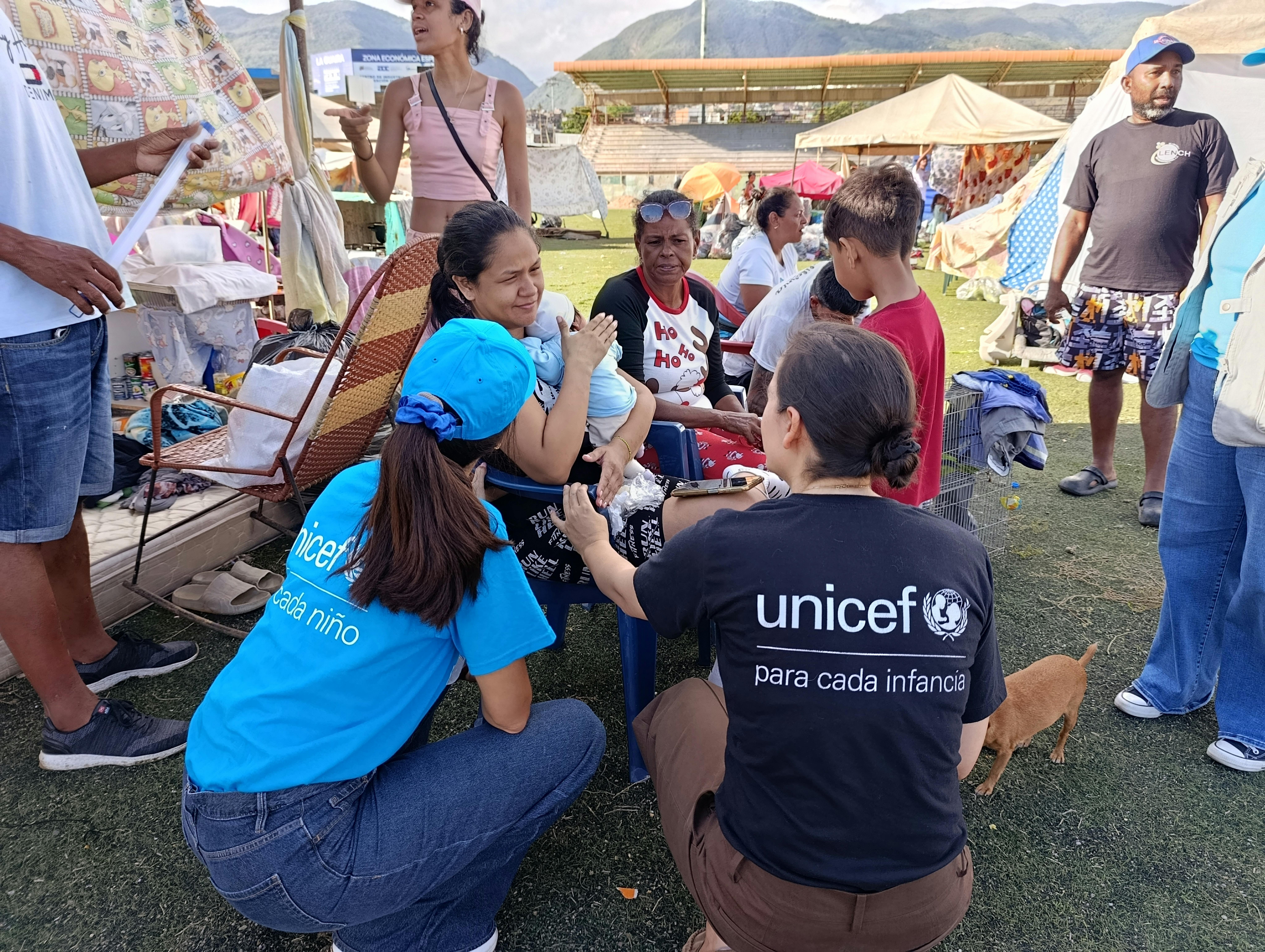Manuel Rodríguez Pumarol, Rappresentante dell'UNICEF, visita tre rifugi temporanei nello Stato di La Guaira, in Venezuela, per incontrare le persone colpite dal sisma del 24 giugno 2026.