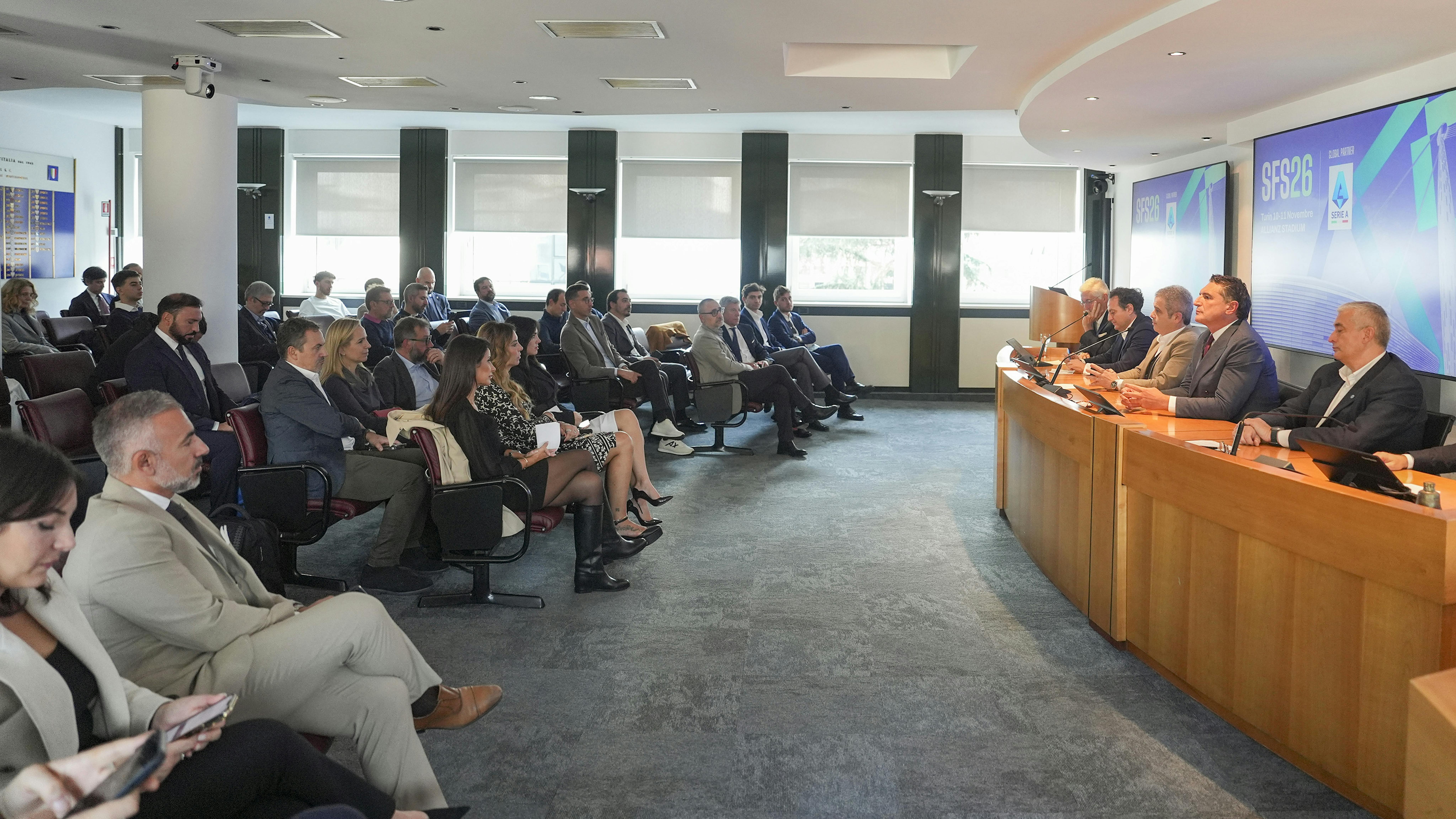 Un momento della conferenza stampa social football summit