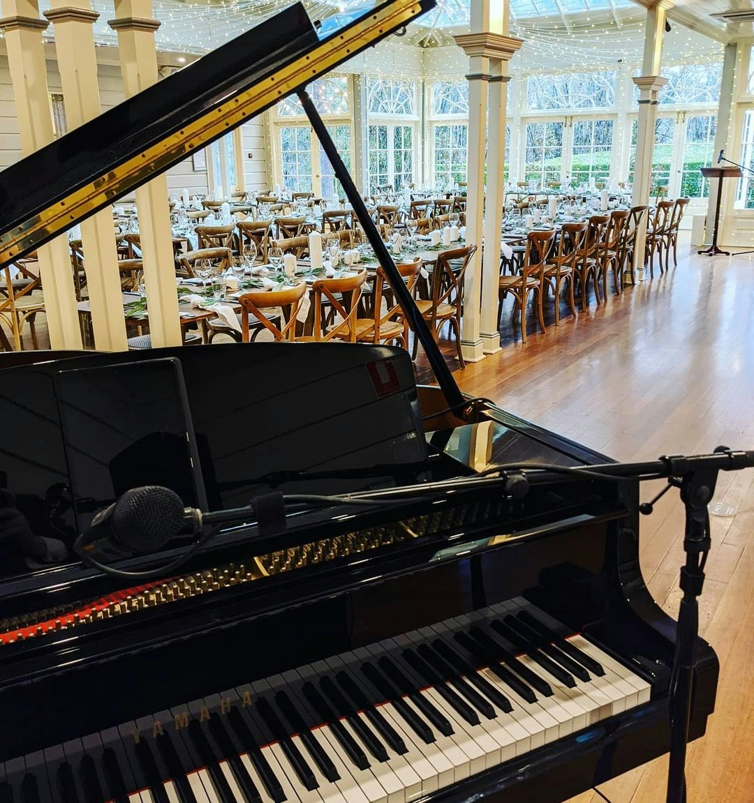 Piano at wedding reception 