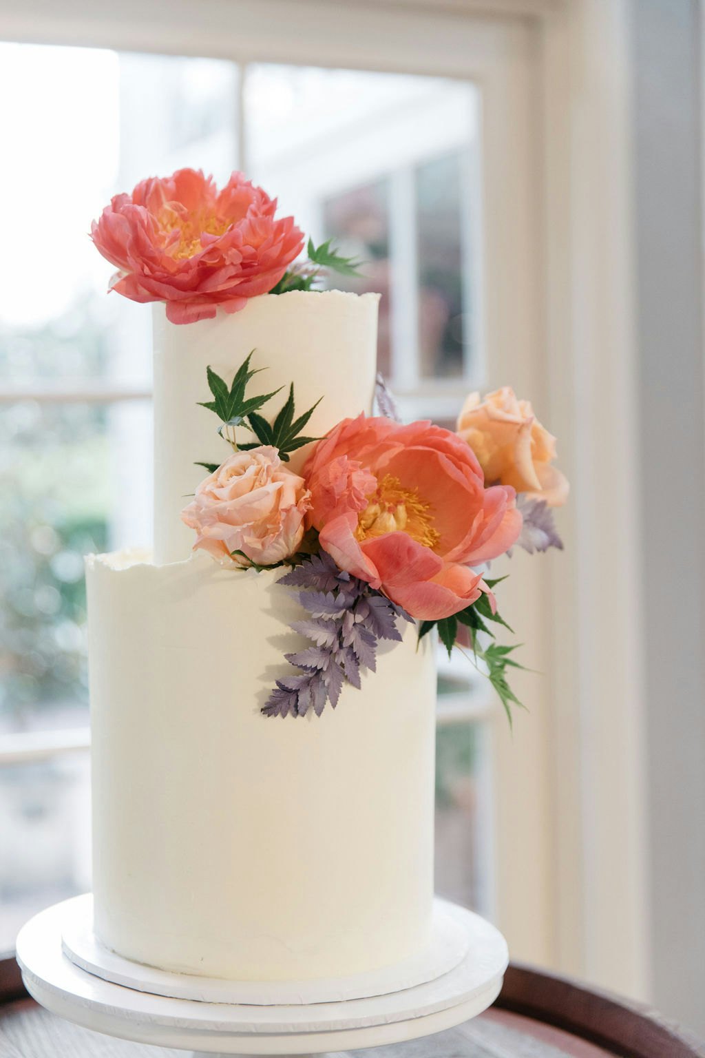 Colourful flowers on wedding cake 