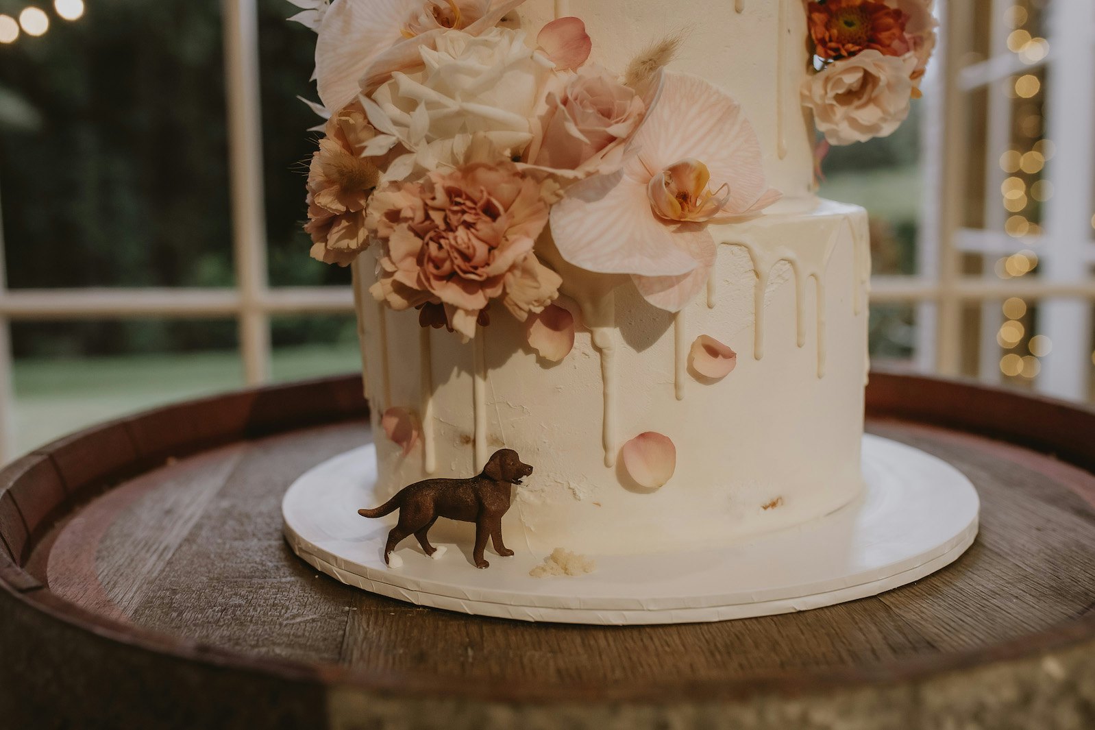 Wedding cake with a labrador 